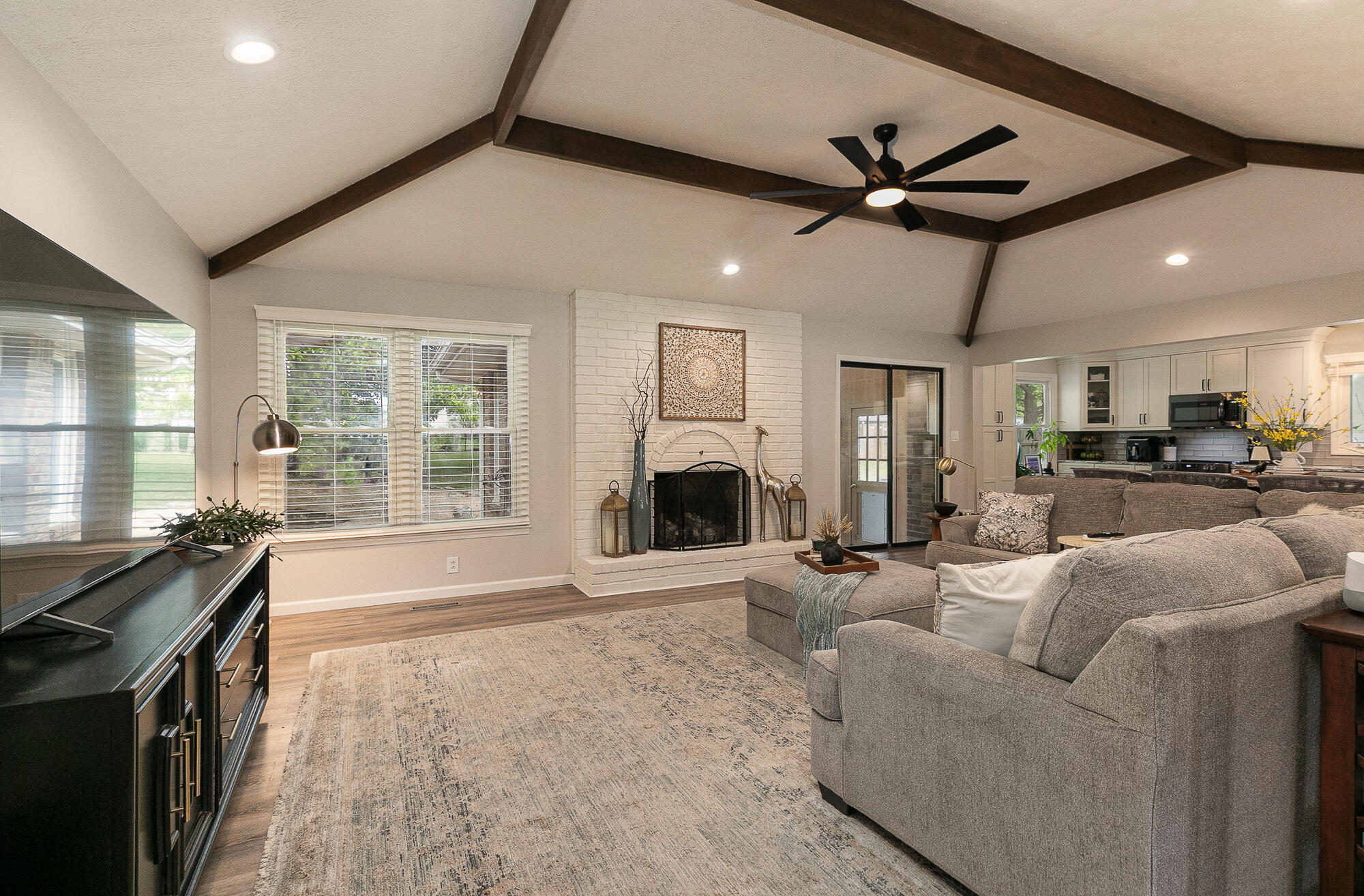 4845 South Ash Avenue Property Photo 9