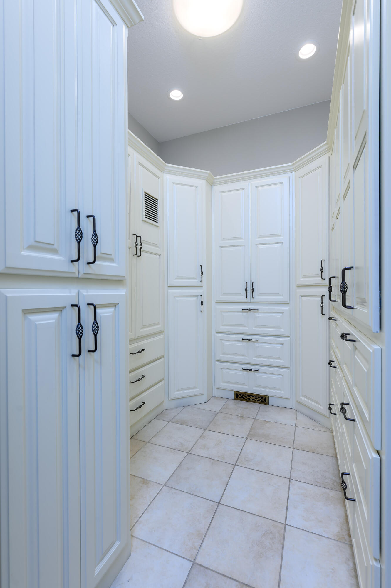 20478 Lawrence 2180 Property Photo 25