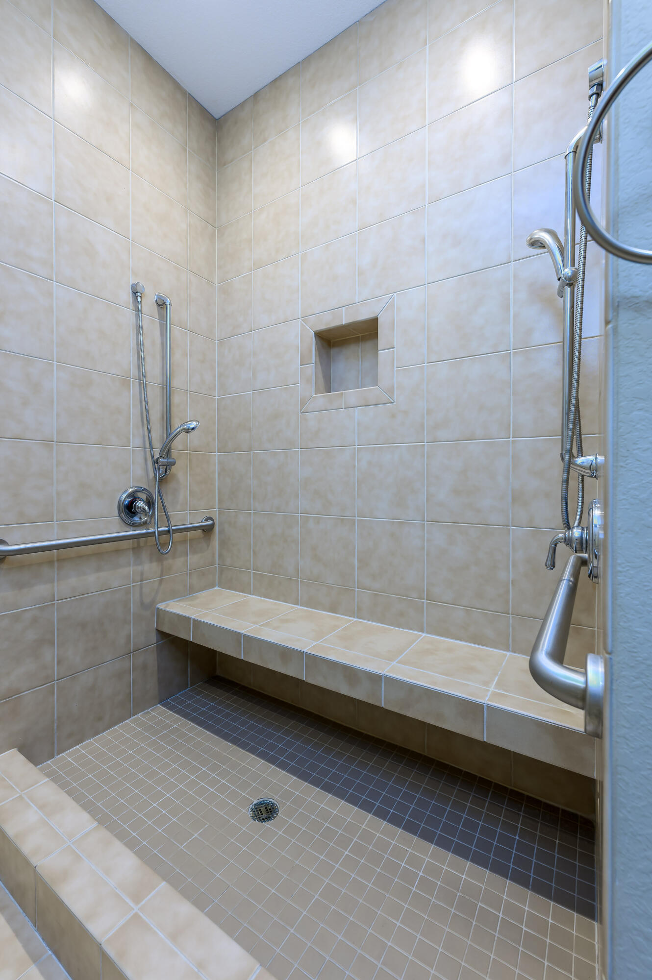 20478 Lawrence 2180 Property Photo 30