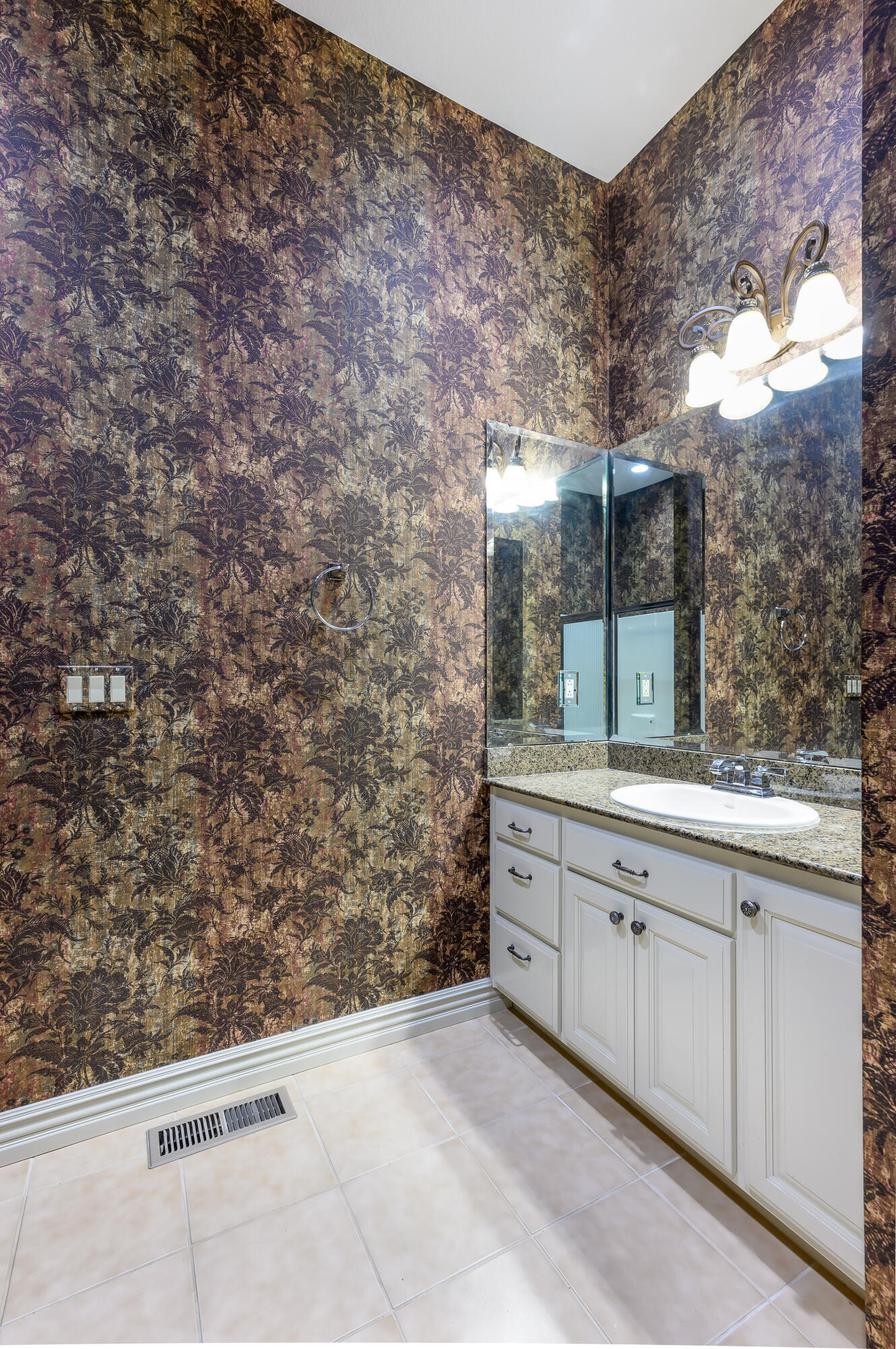 20478 Lawrence 2180 Property Photo 39