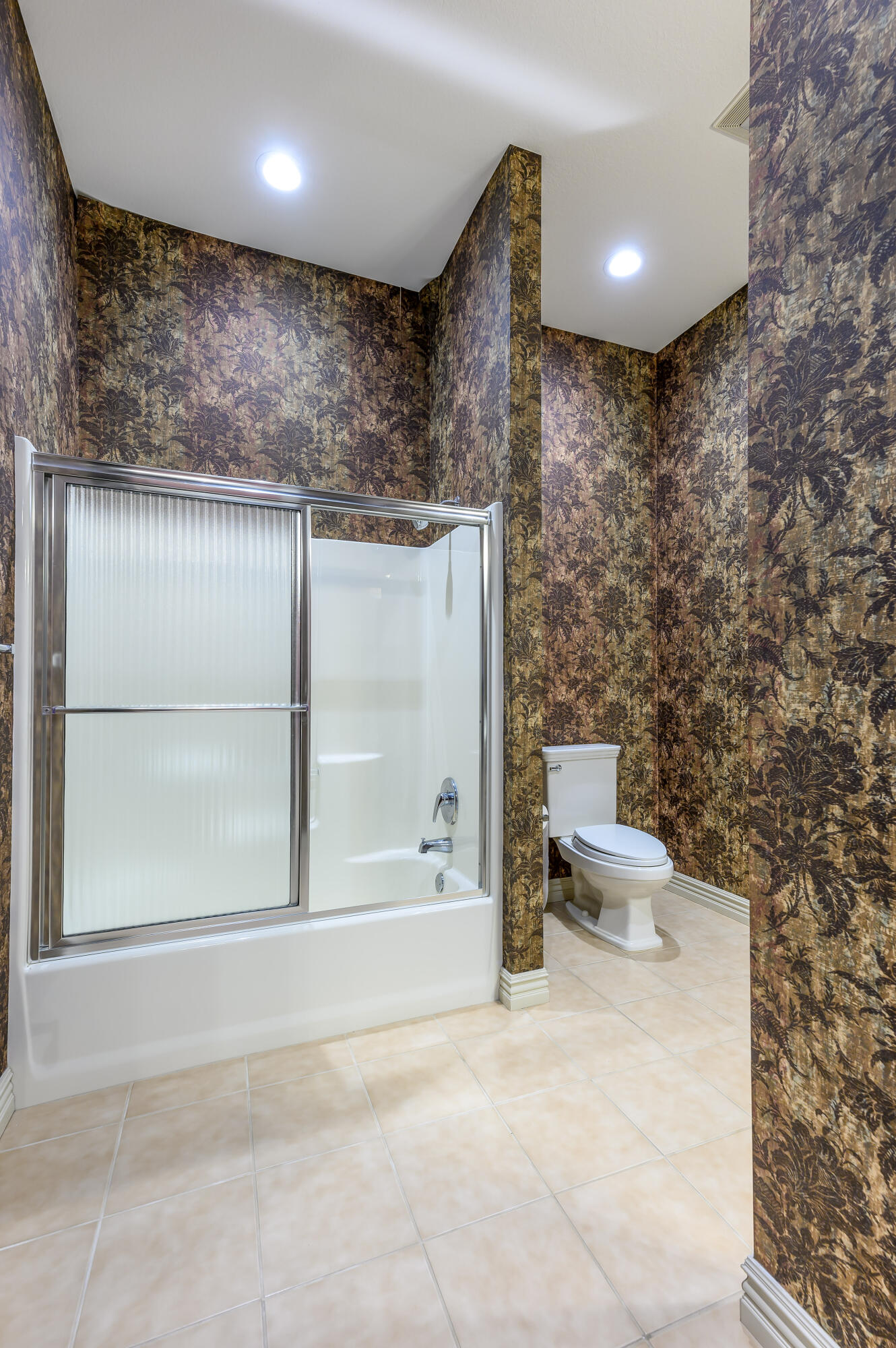 20478 Lawrence 2180 Property Photo 40