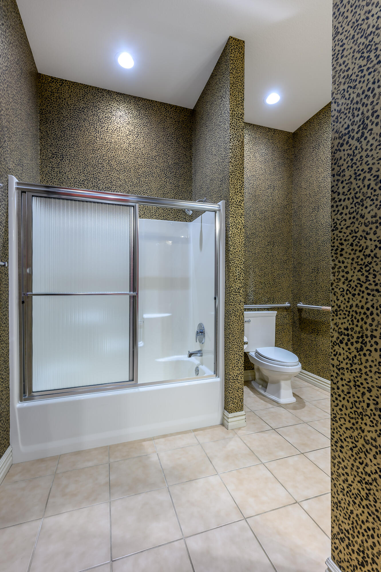 20478 Lawrence 2180 Property Photo 43