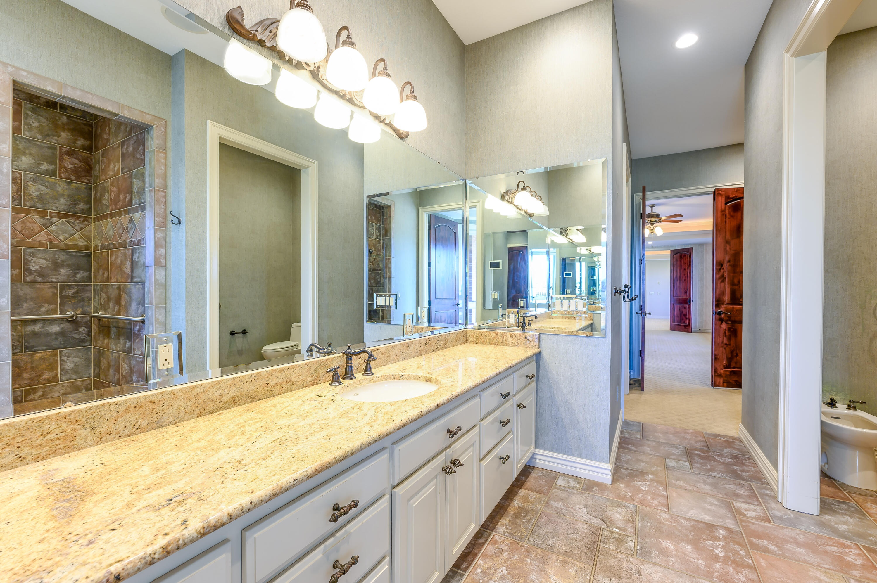 20478 Lawrence 2180 Property Photo 60