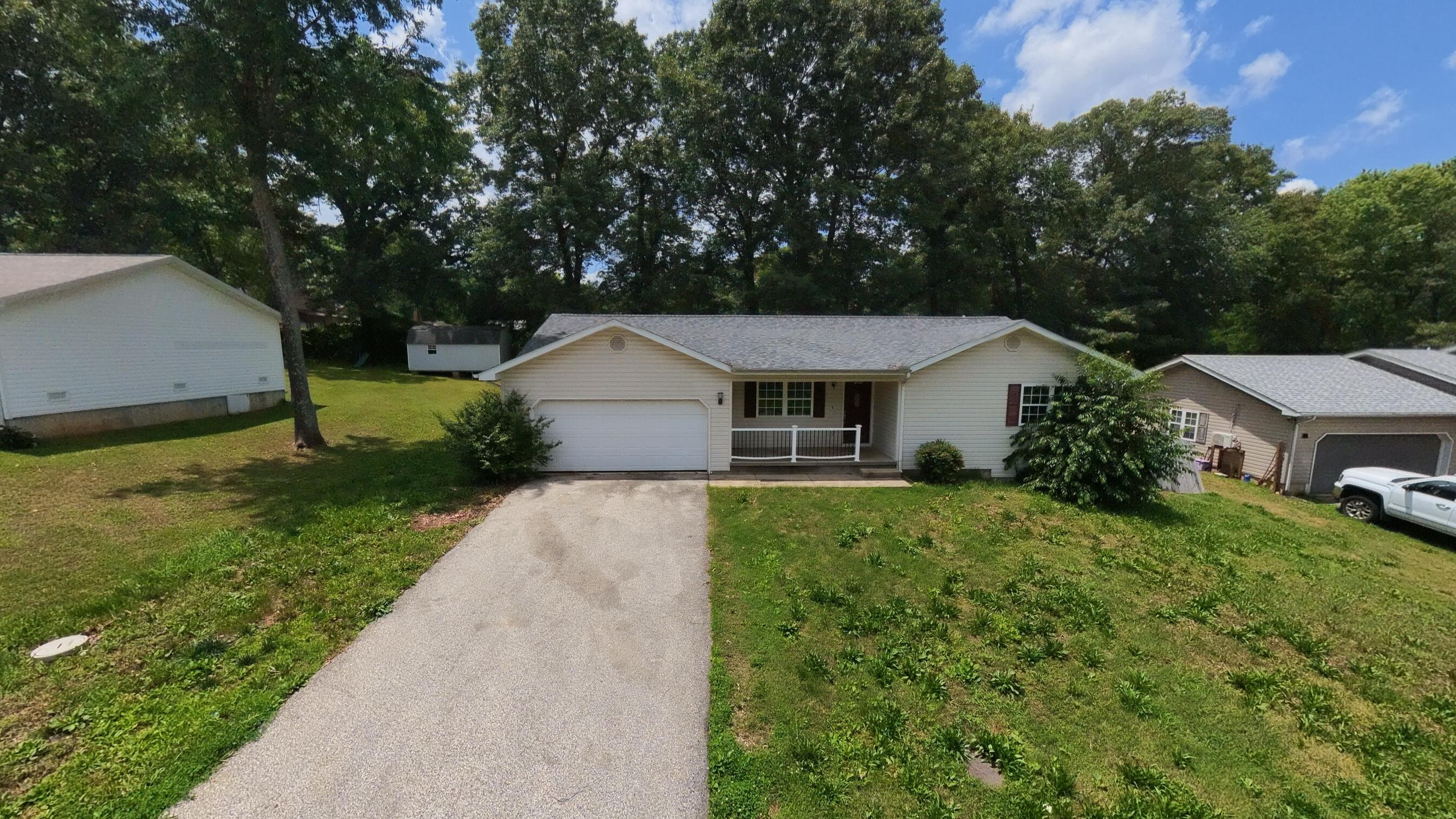 444 Regina Avenue Property Photo 4
