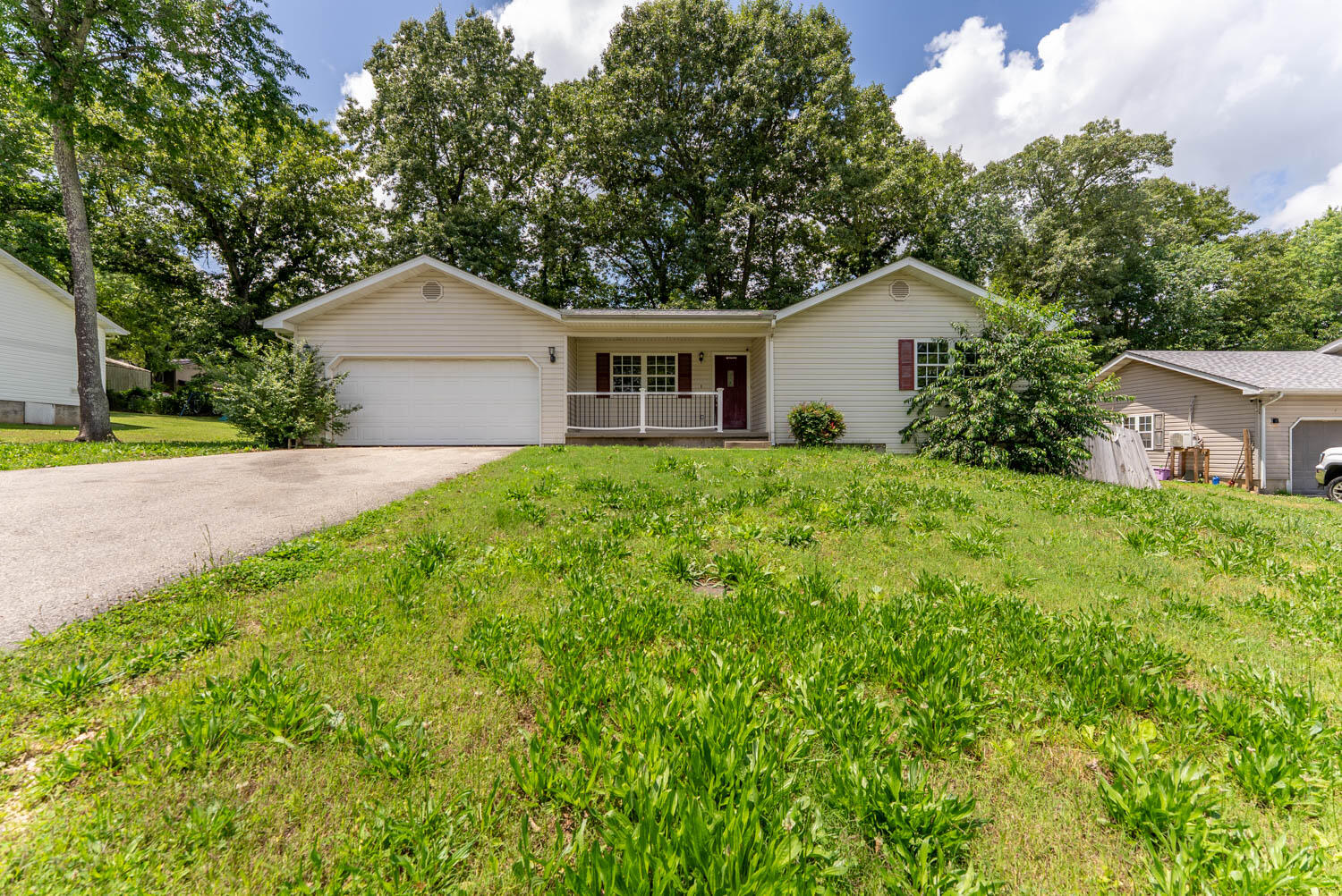 444 Regina Avenue Property Photo 6