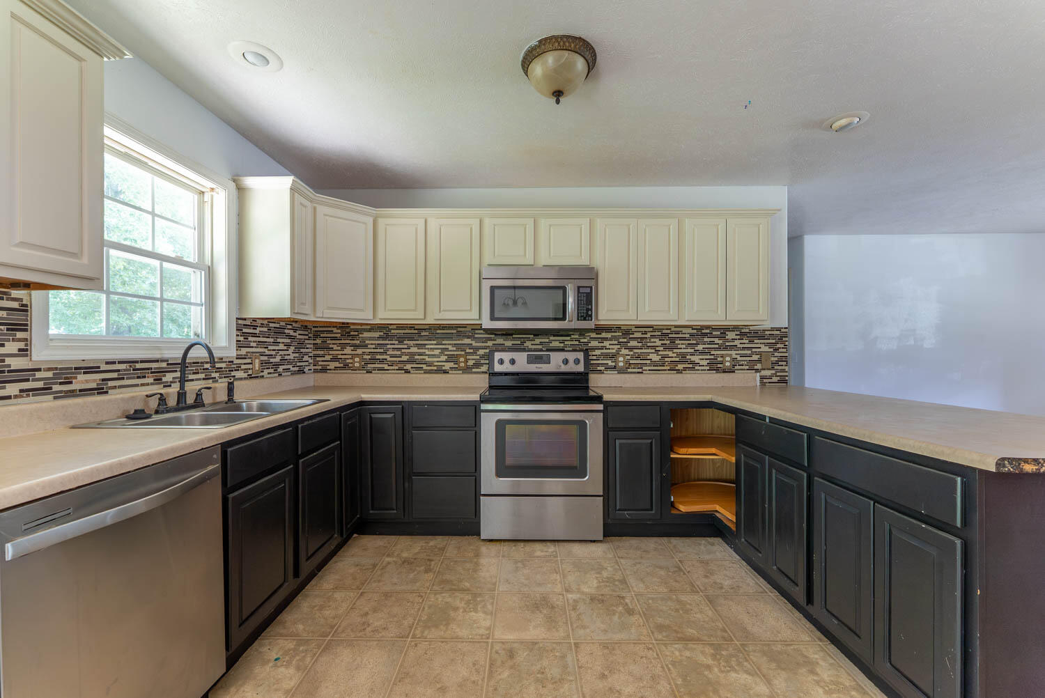 444 Regina Avenue Property Photo 9