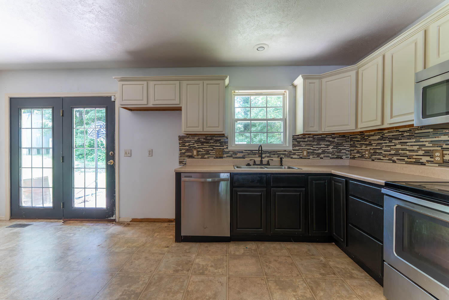 444 Regina Avenue Property Photo 10