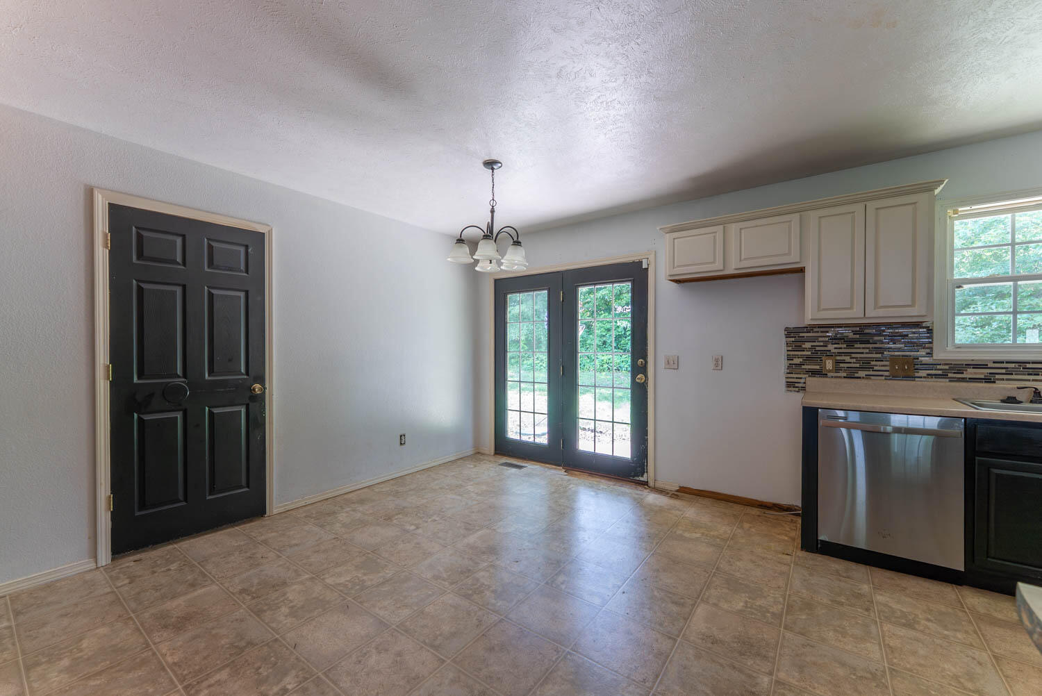 444 Regina Avenue Property Photo 11
