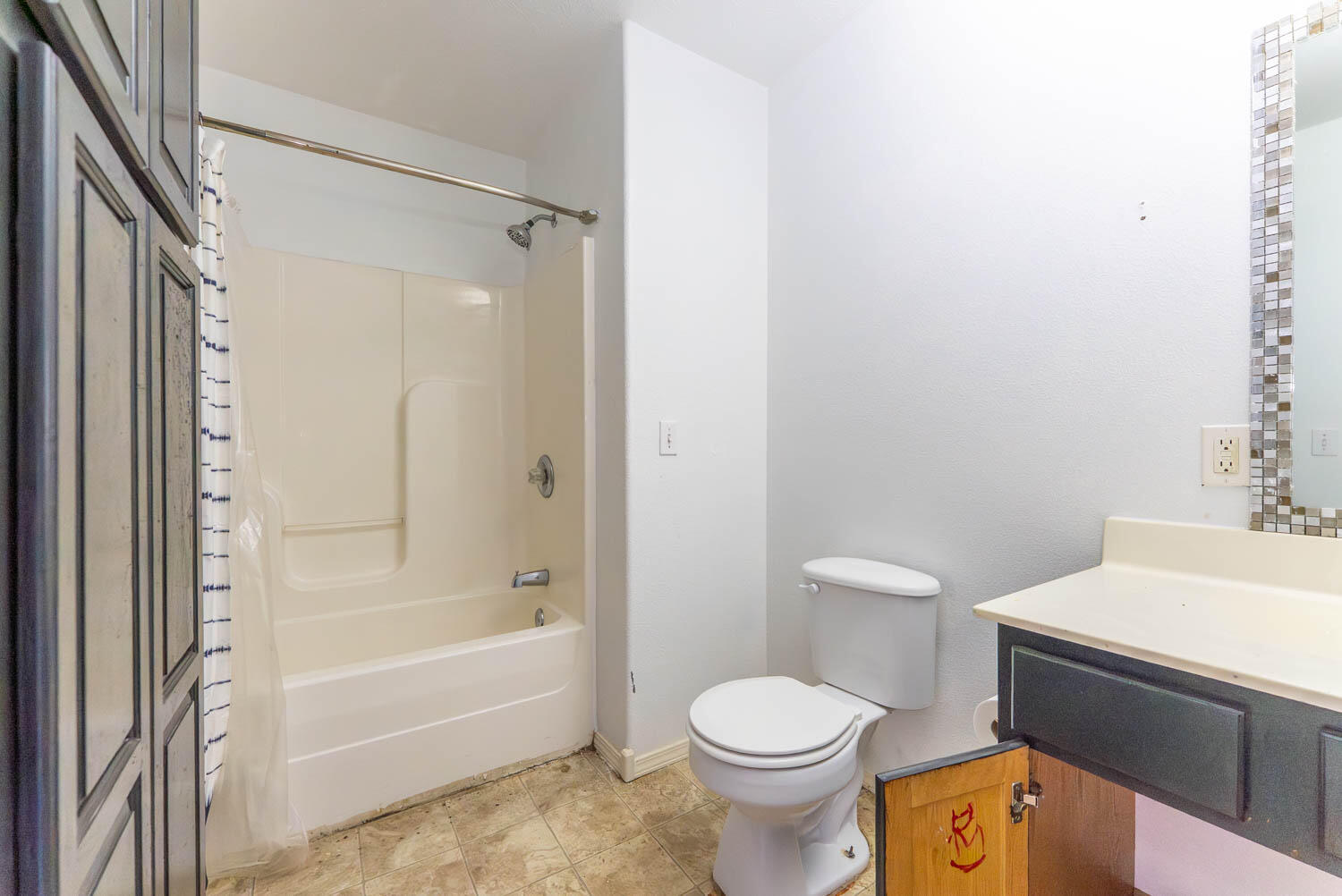 444 Regina Avenue Property Photo 23