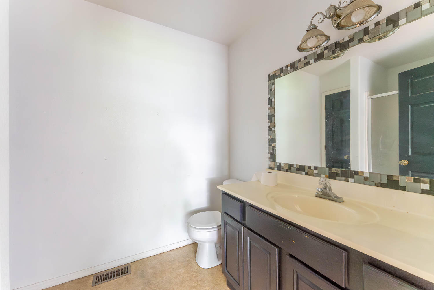 444 Regina Avenue Property Photo 25