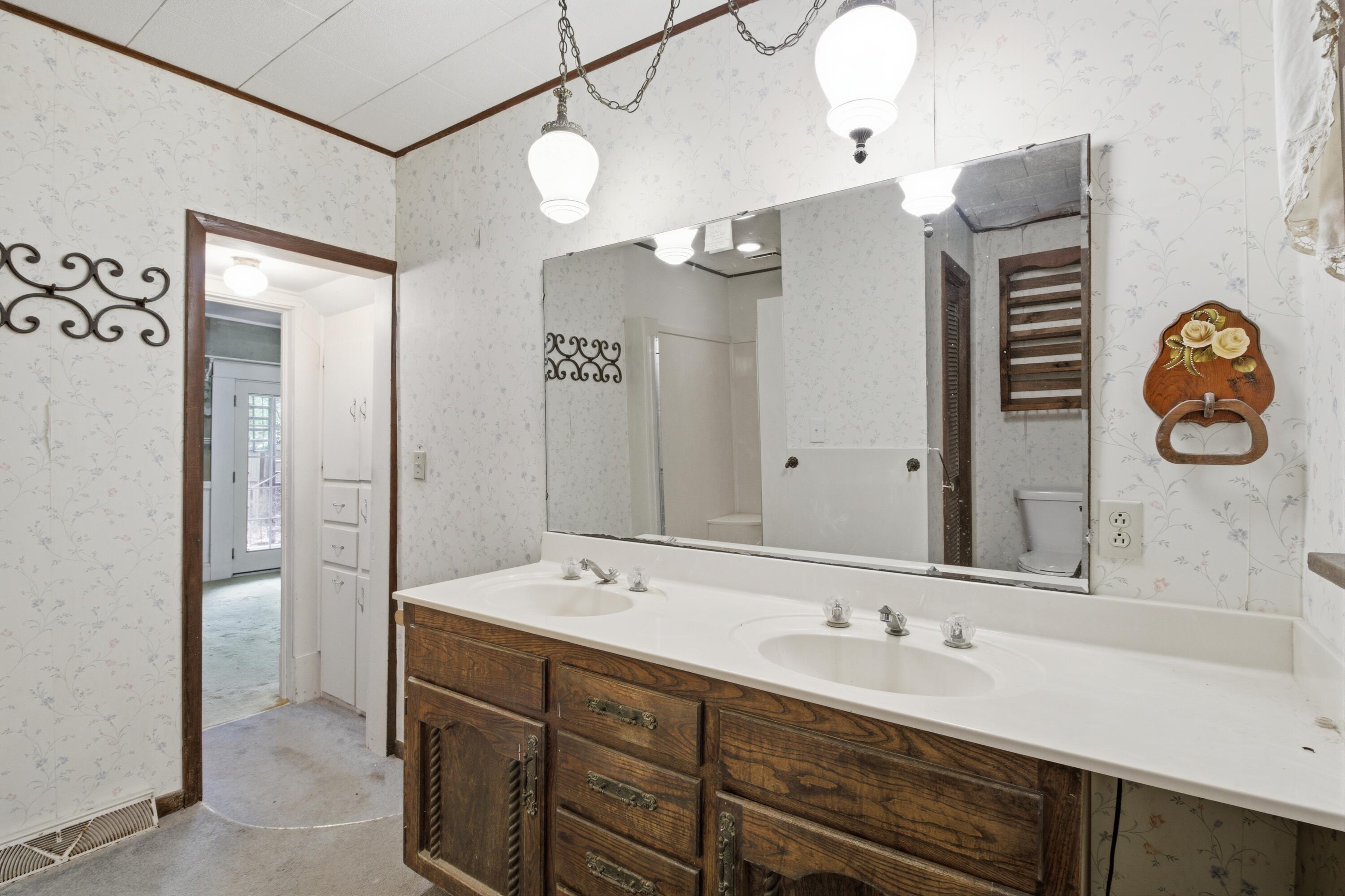 22539 Lawrence 1040 Property Photo 30