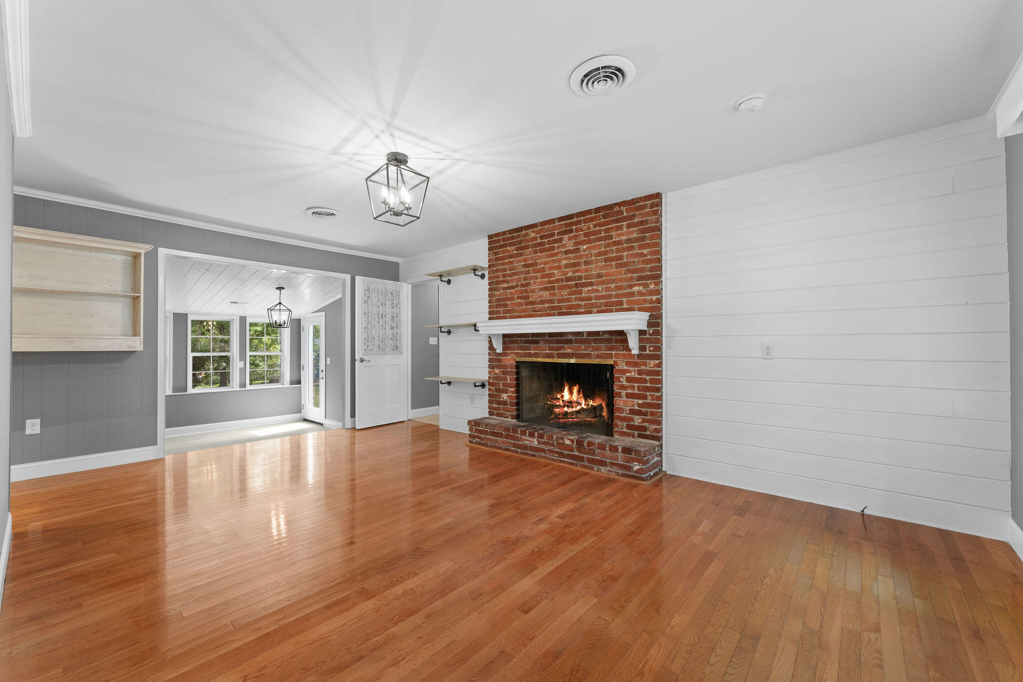 909 Cliff Drive Property Photo 6