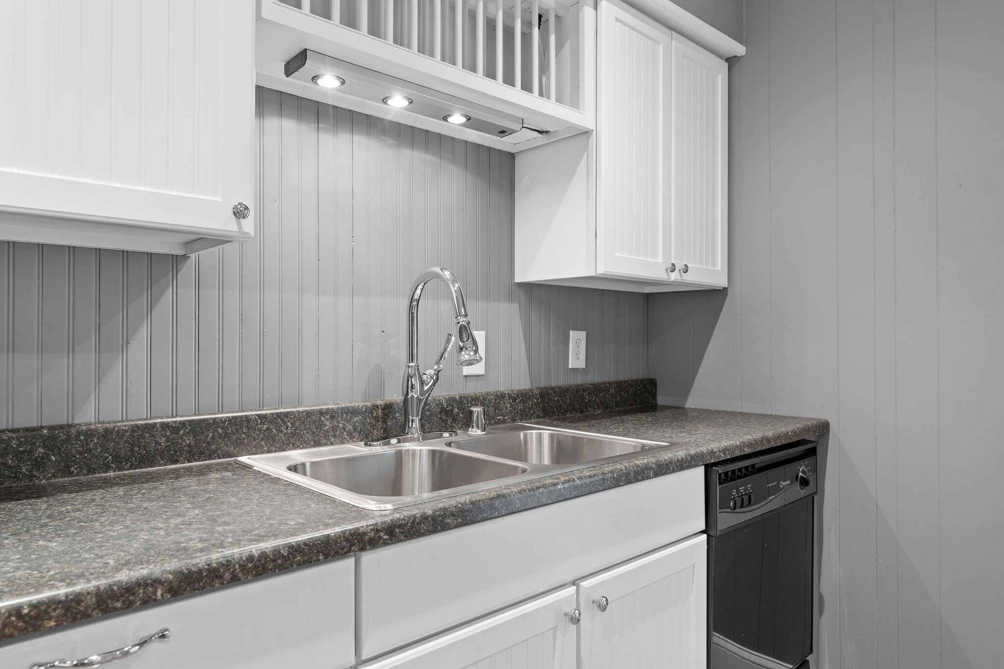 909 Cliff Drive Property Photo 10