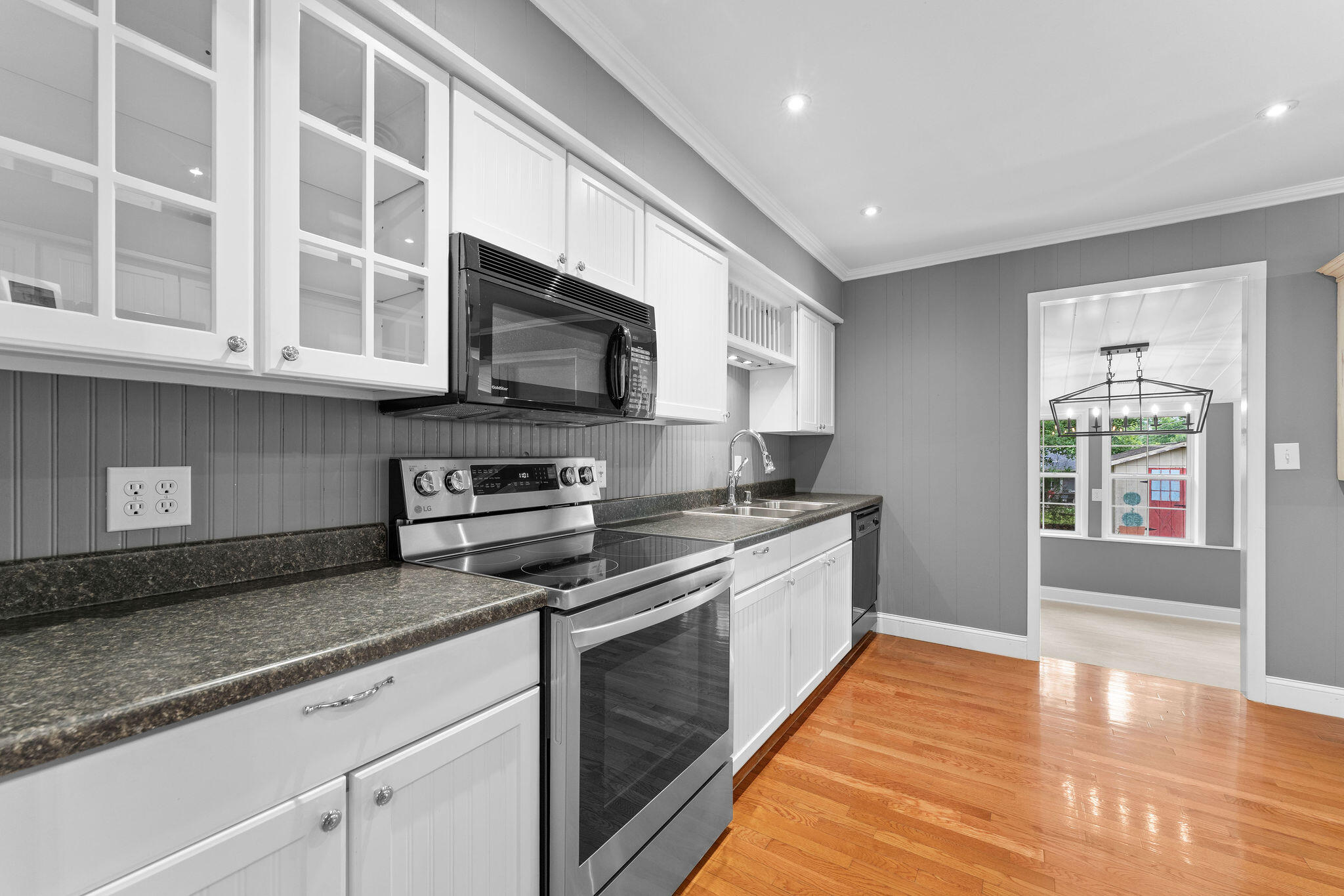 909 Cliff Drive Property Photo 11