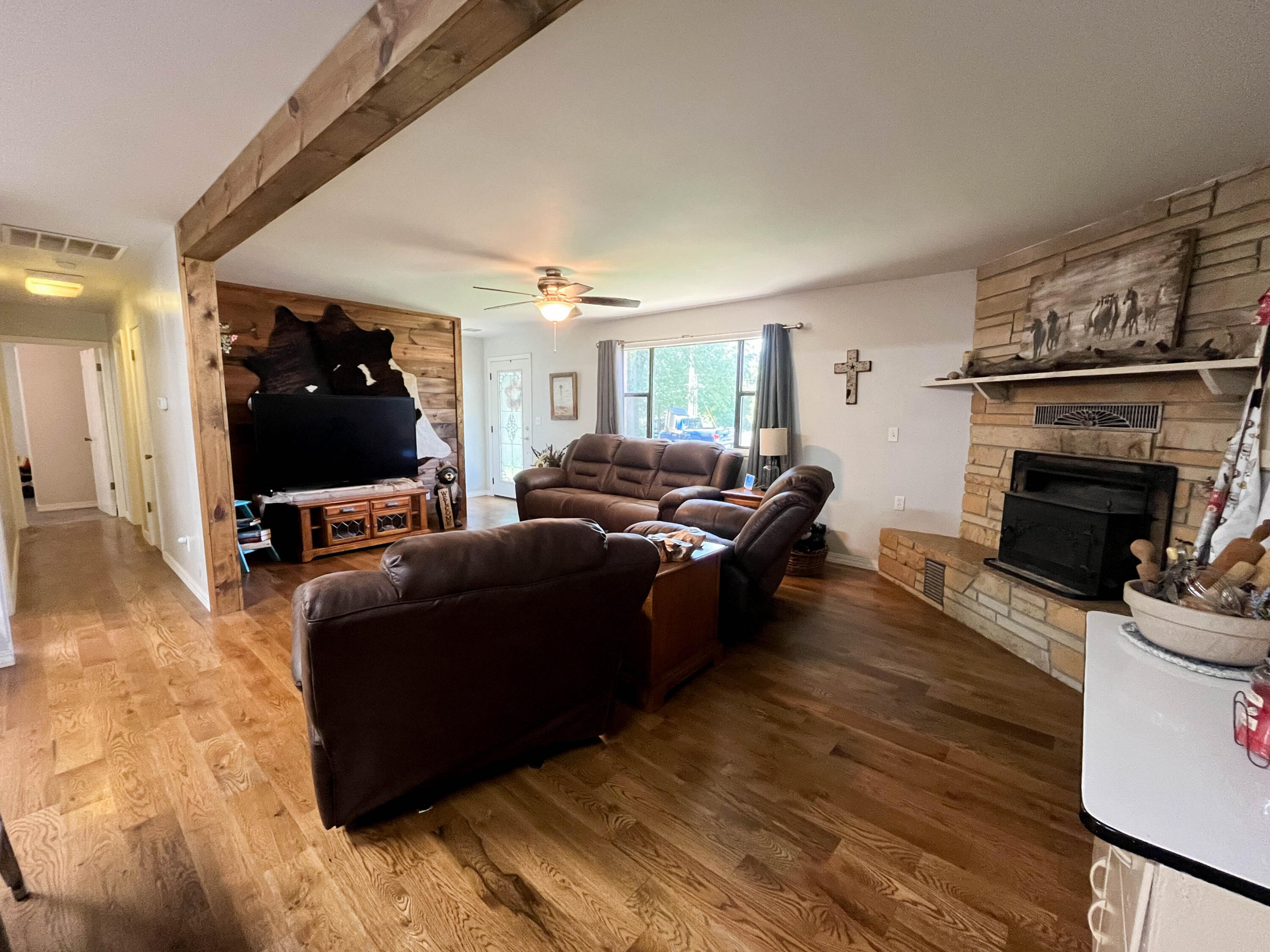 313 Beatrice Street Property Photo 2