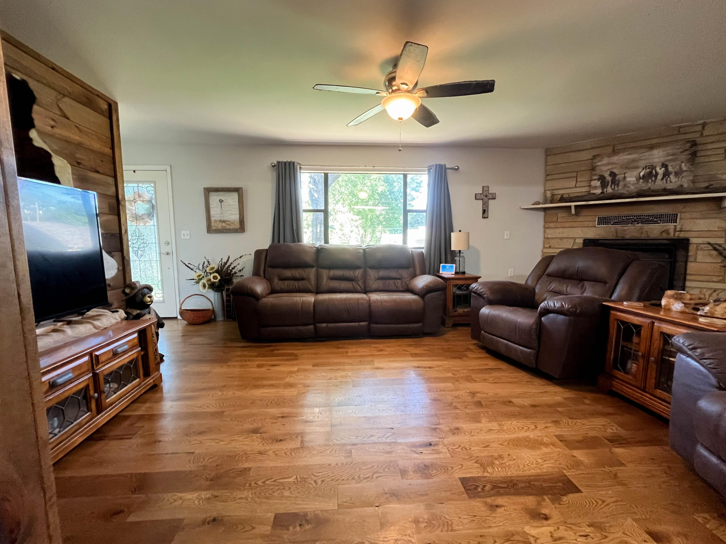 313 Beatrice Street Property Photo 4