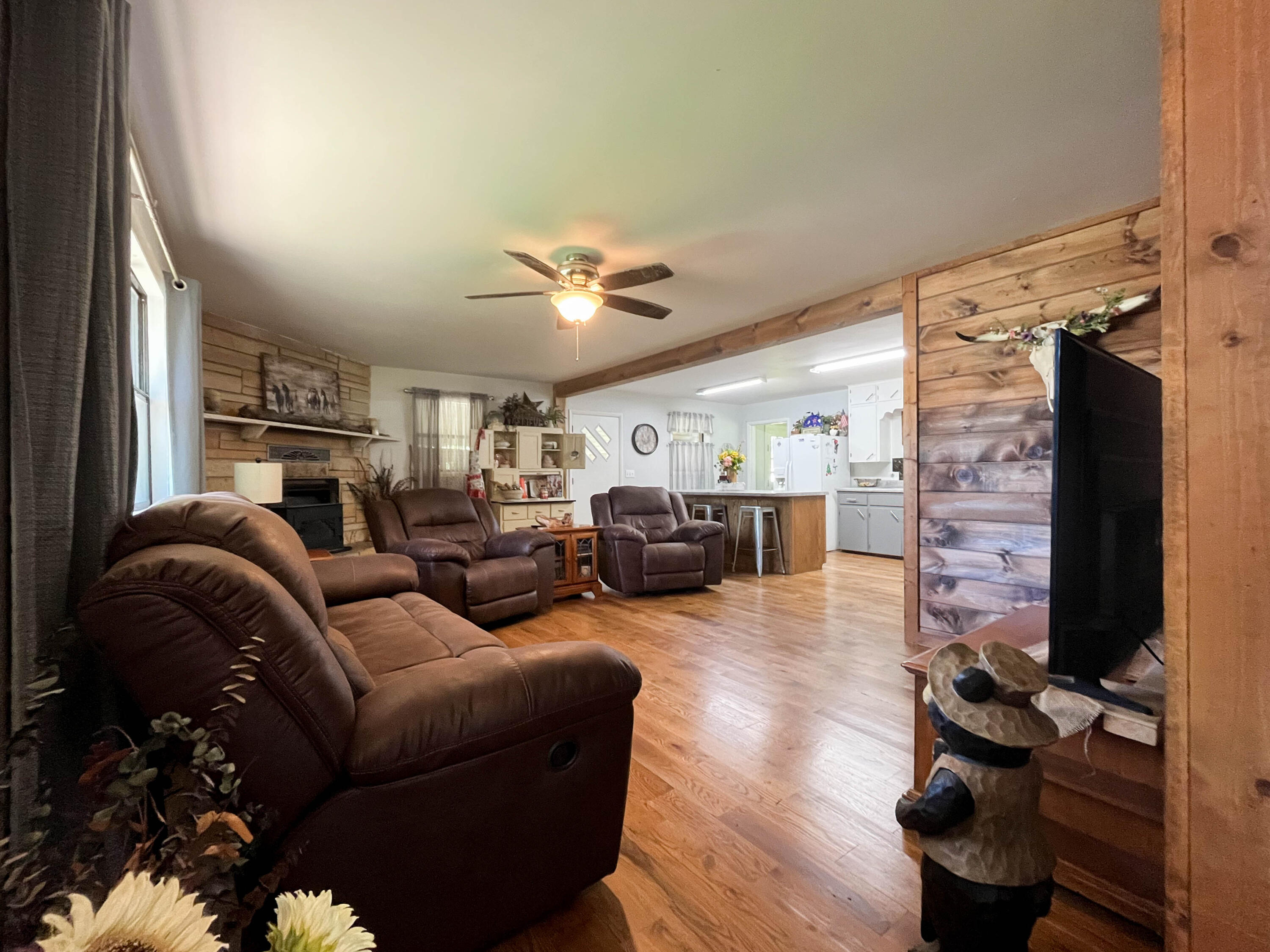 313 Beatrice Street Property Photo 5