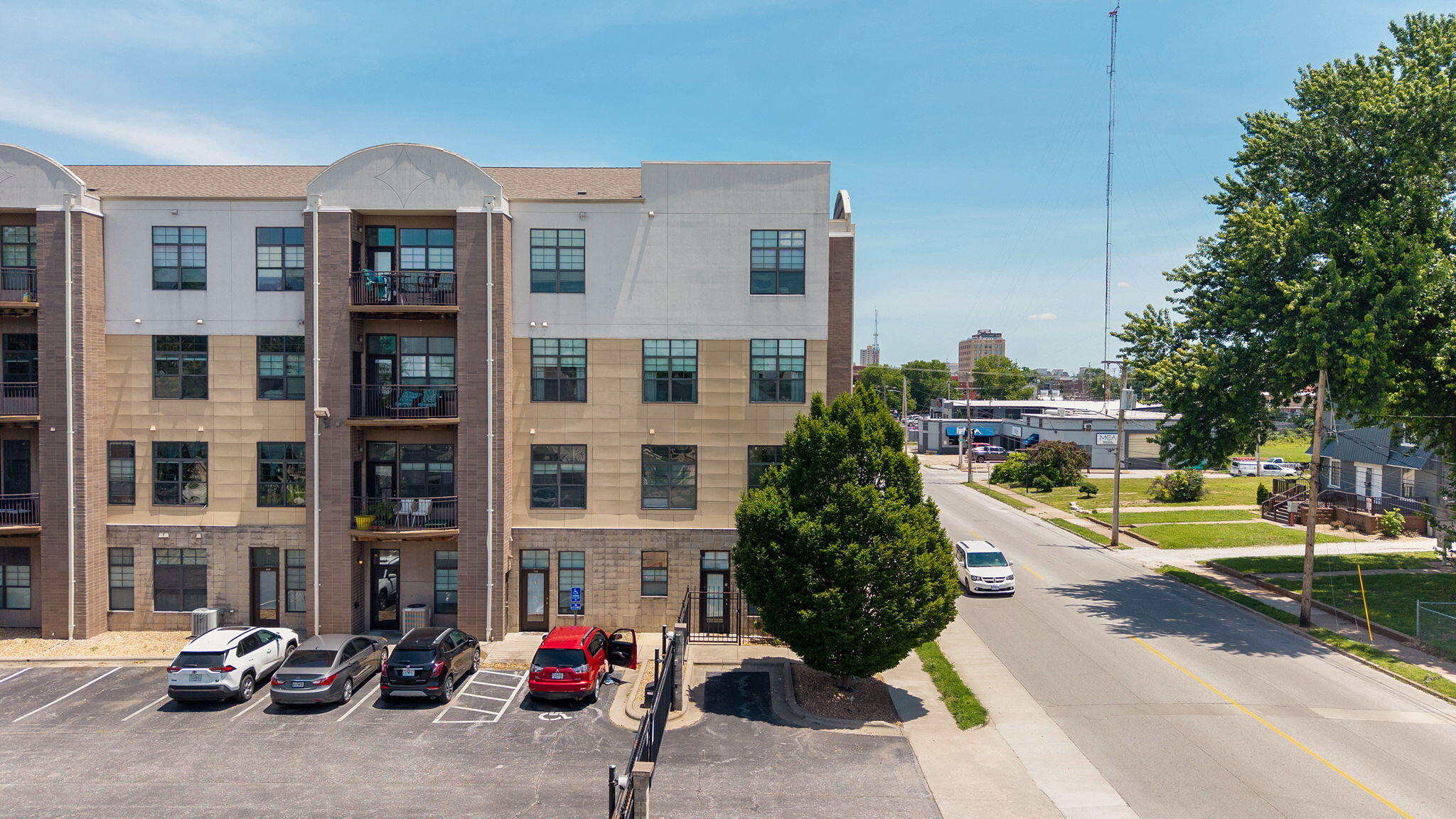 623 West Walnut Street Unit 301 Property Photo 4