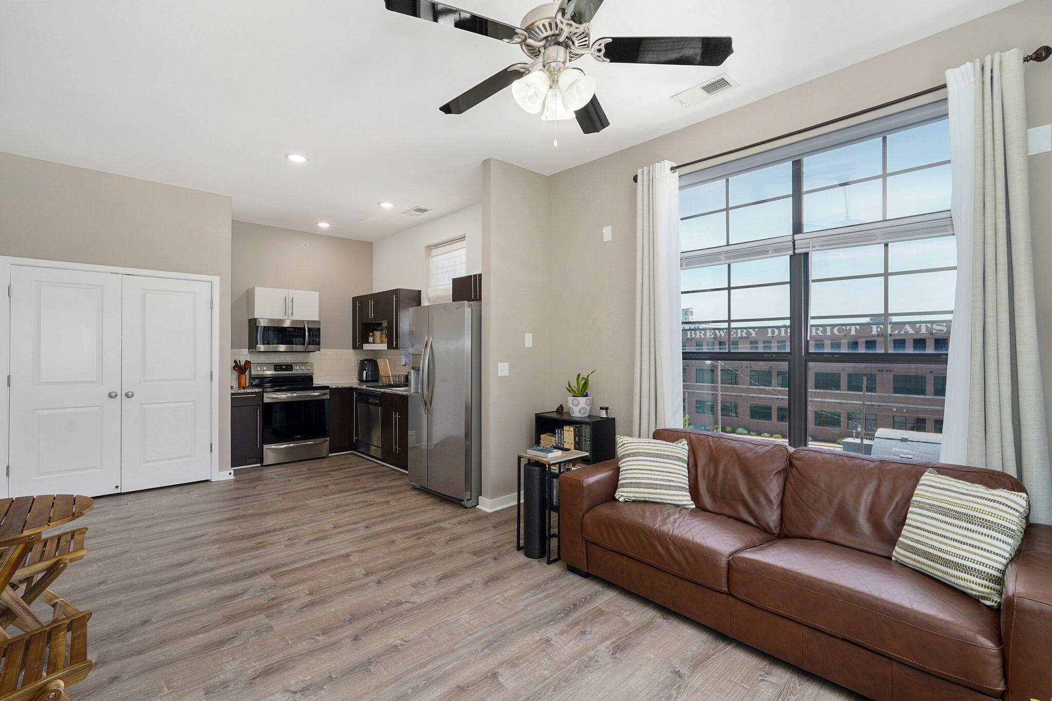 623 West Walnut Street Unit 301 Property Photo 8