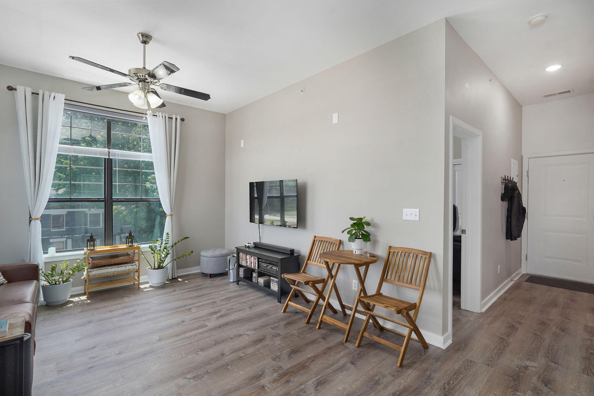 623 West Walnut Street Unit 301 Property Photo 9