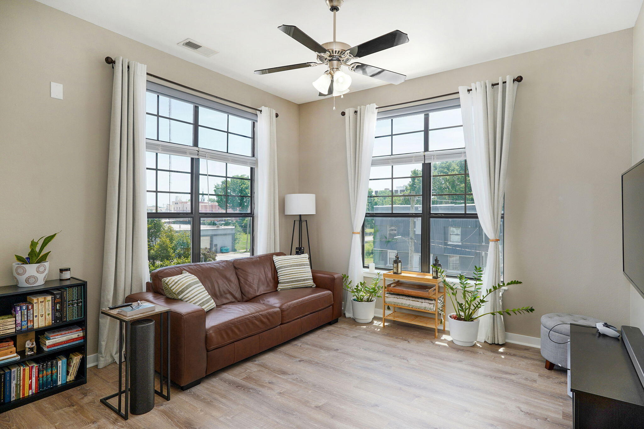 623 West Walnut Street Unit 301 Property Photo 10