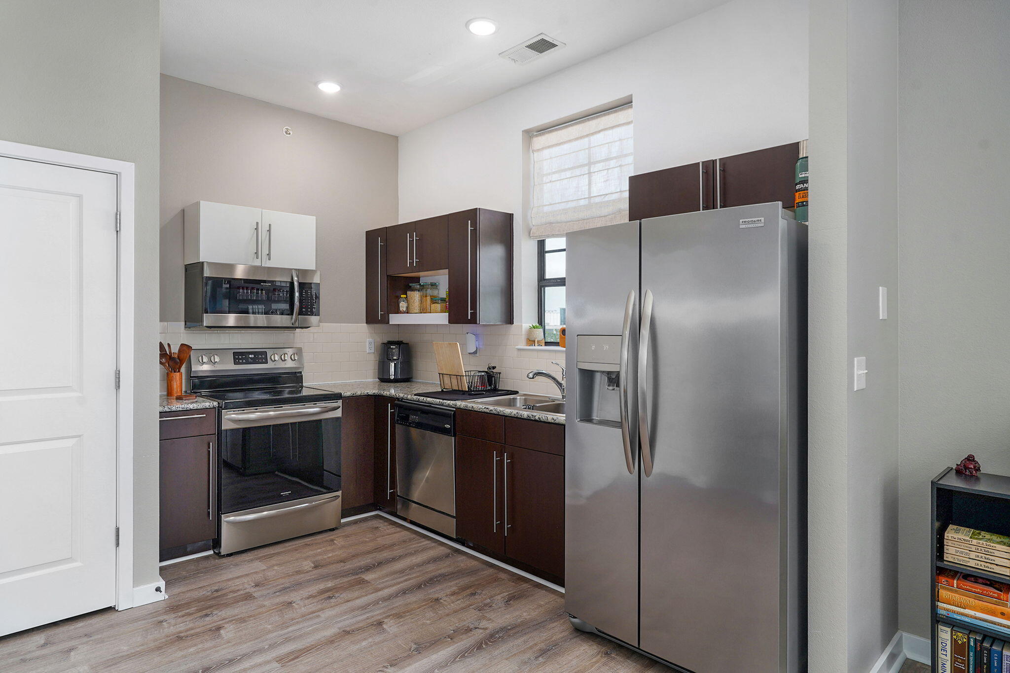 623 West Walnut Street Unit 301 Property Photo 11