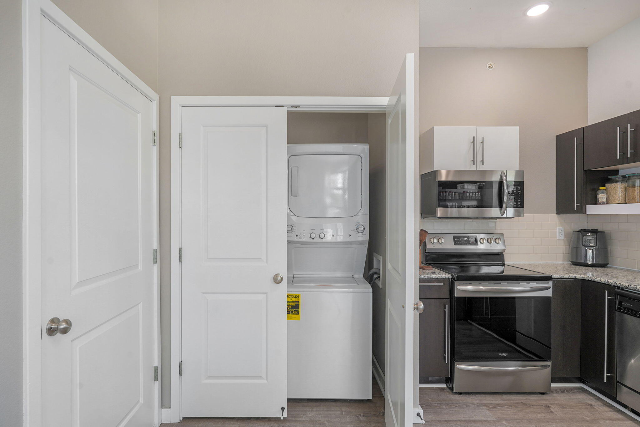 623 West Walnut Street Unit 301 Property Photo 14