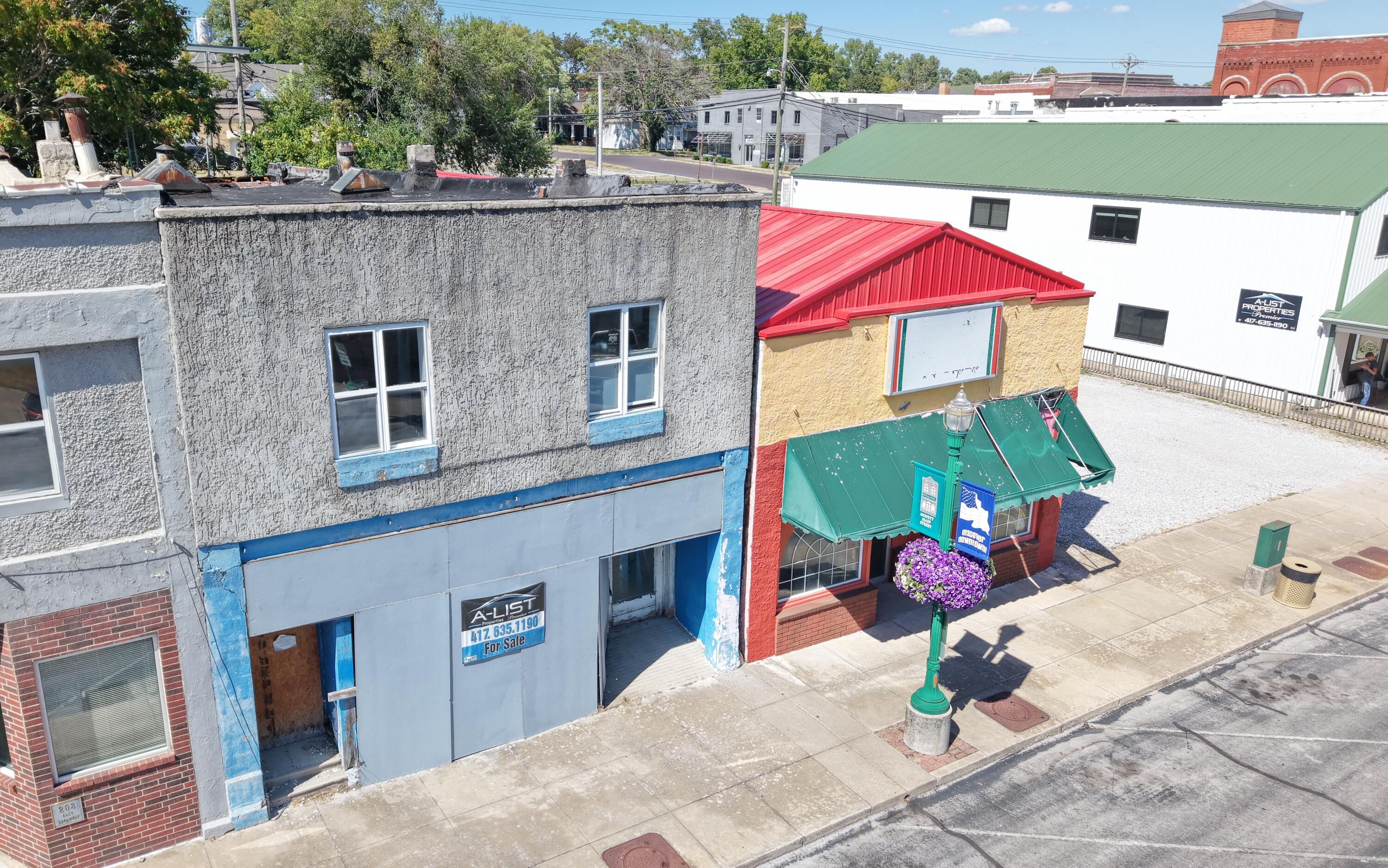 210 East Broadway Street Property Photo 1