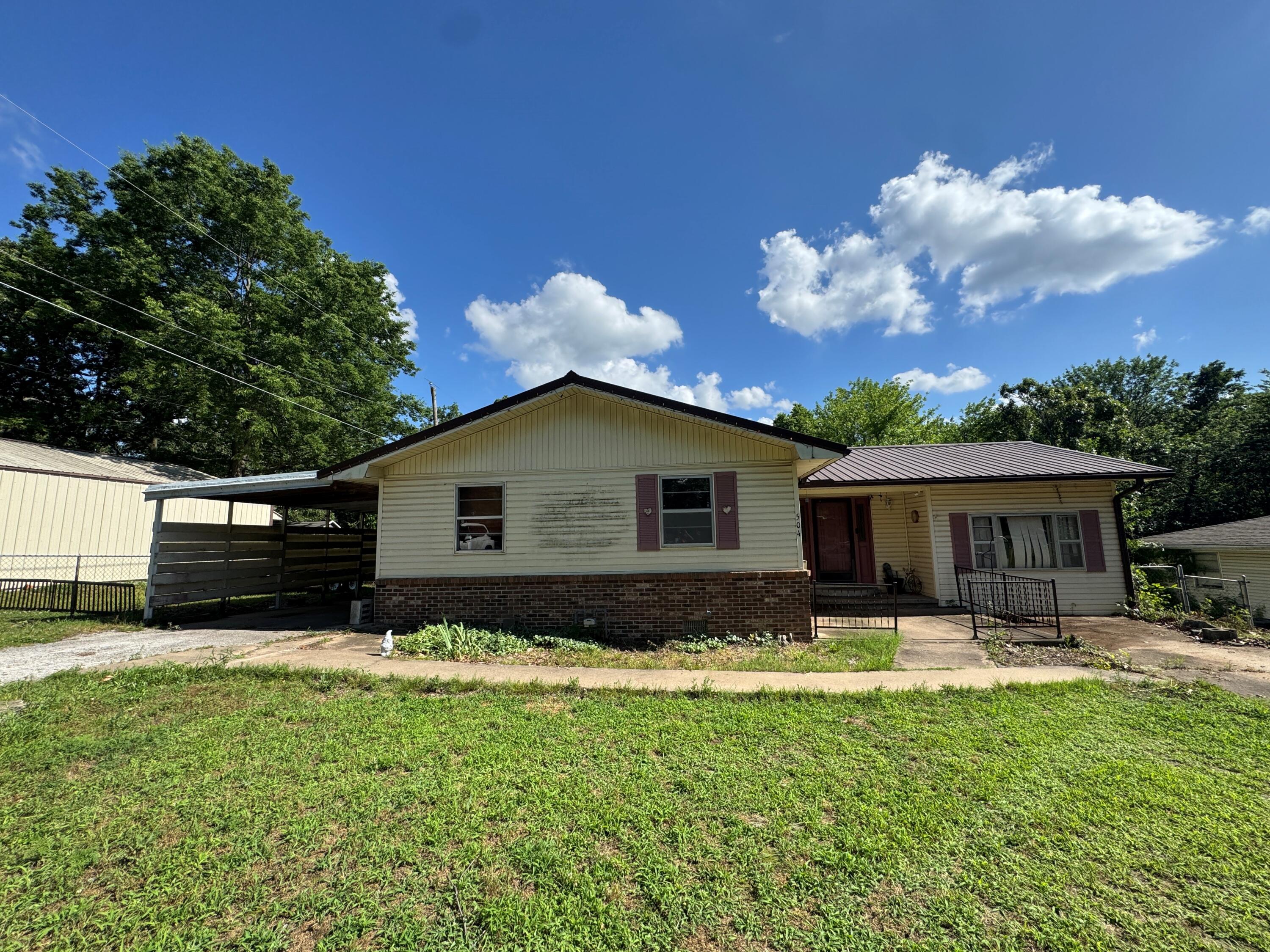 504 Woodland Street Property Photo 1