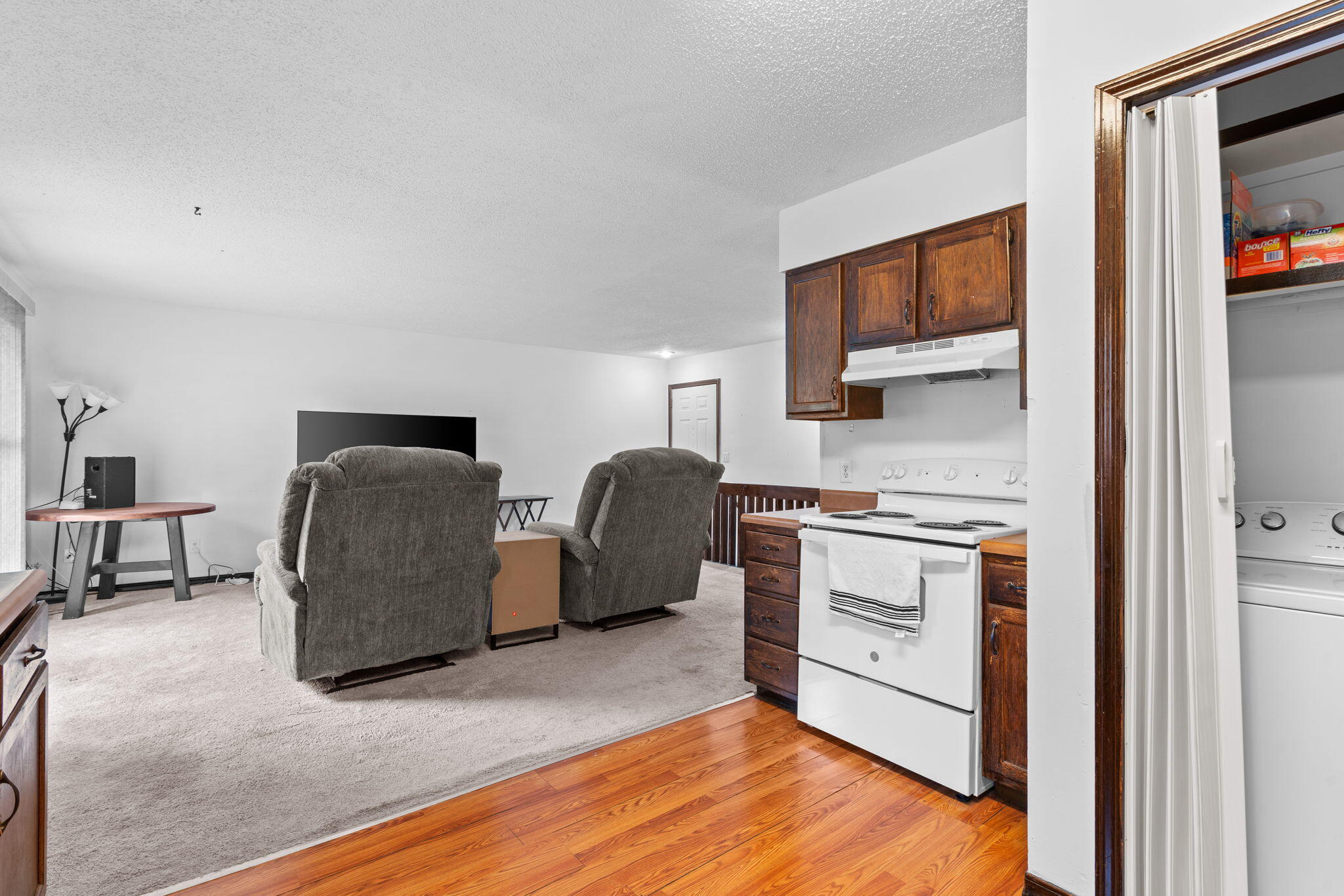 27 Lakeshore Drive A & B Property Photo 2