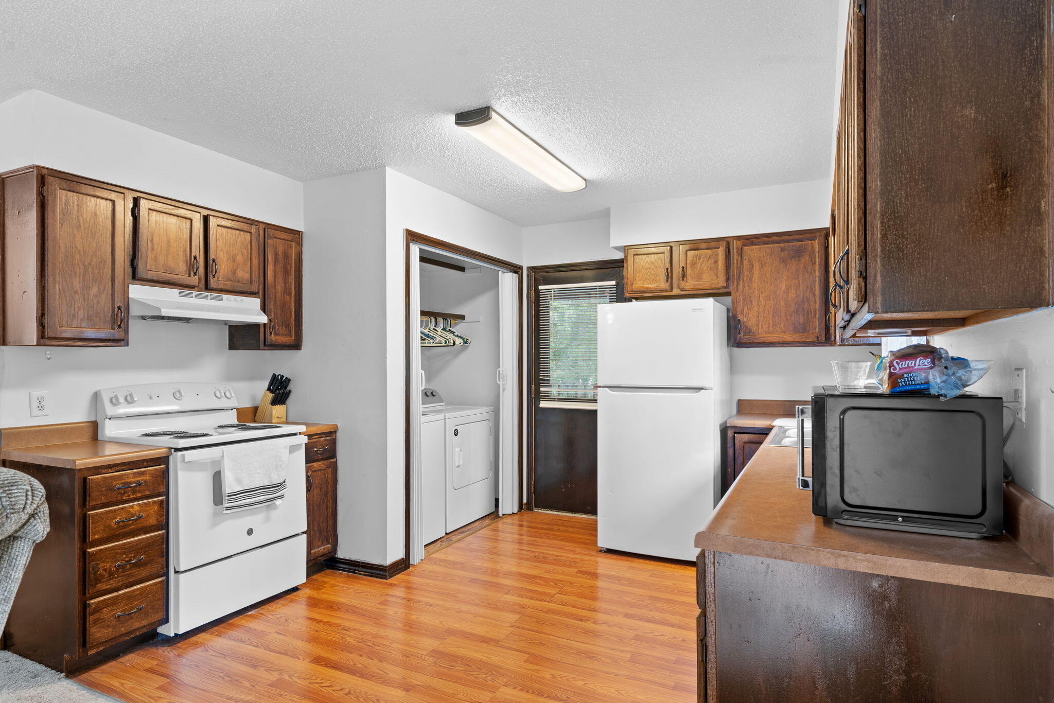 27 Lakeshore Drive A & B Property Photo 3