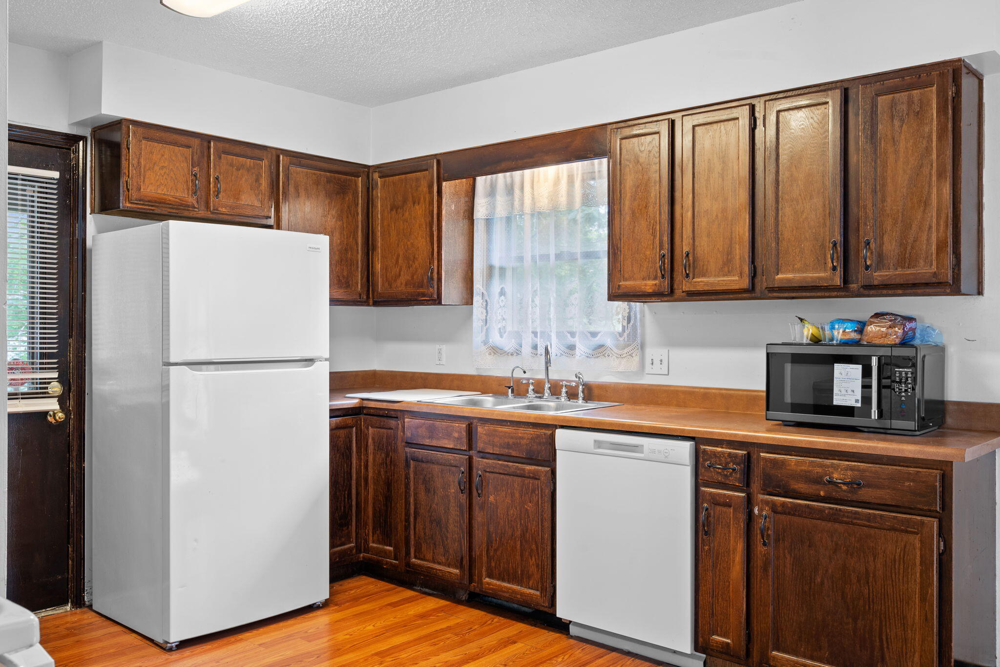 27 Lakeshore Drive A & B Property Photo 4