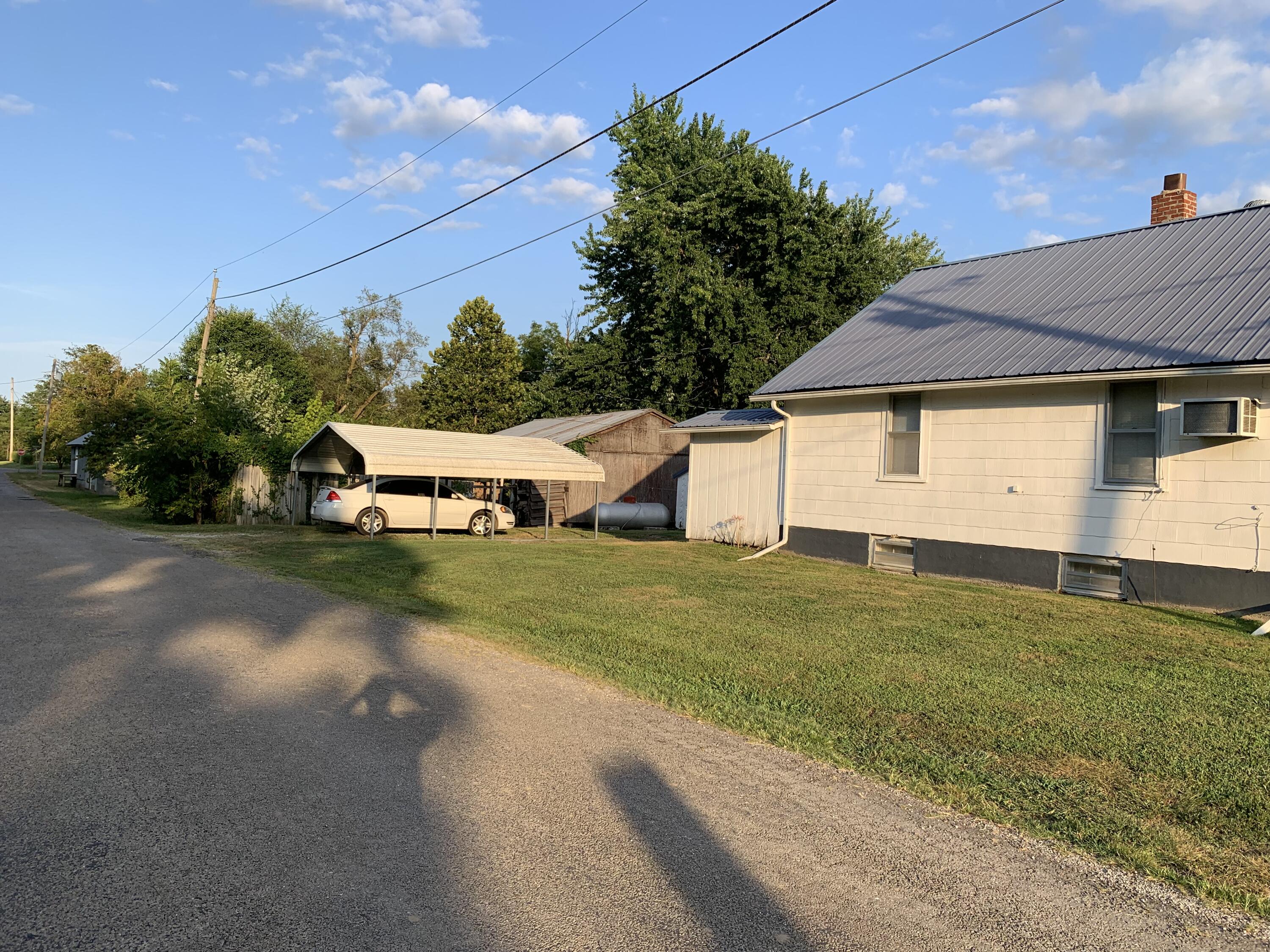 310 North Davis Street Property Photo 4