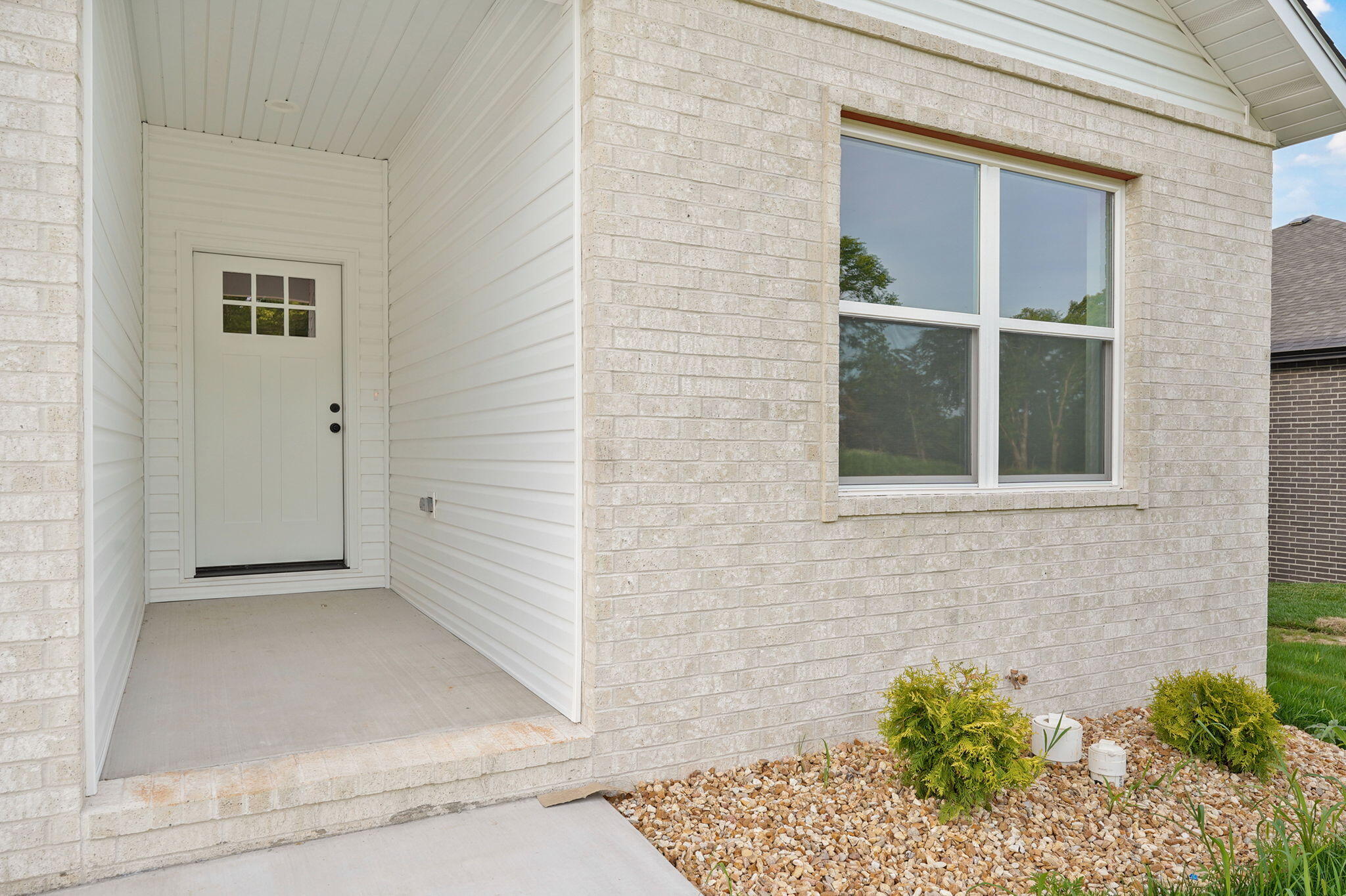 1003 West Jay Street Property Photo 4
