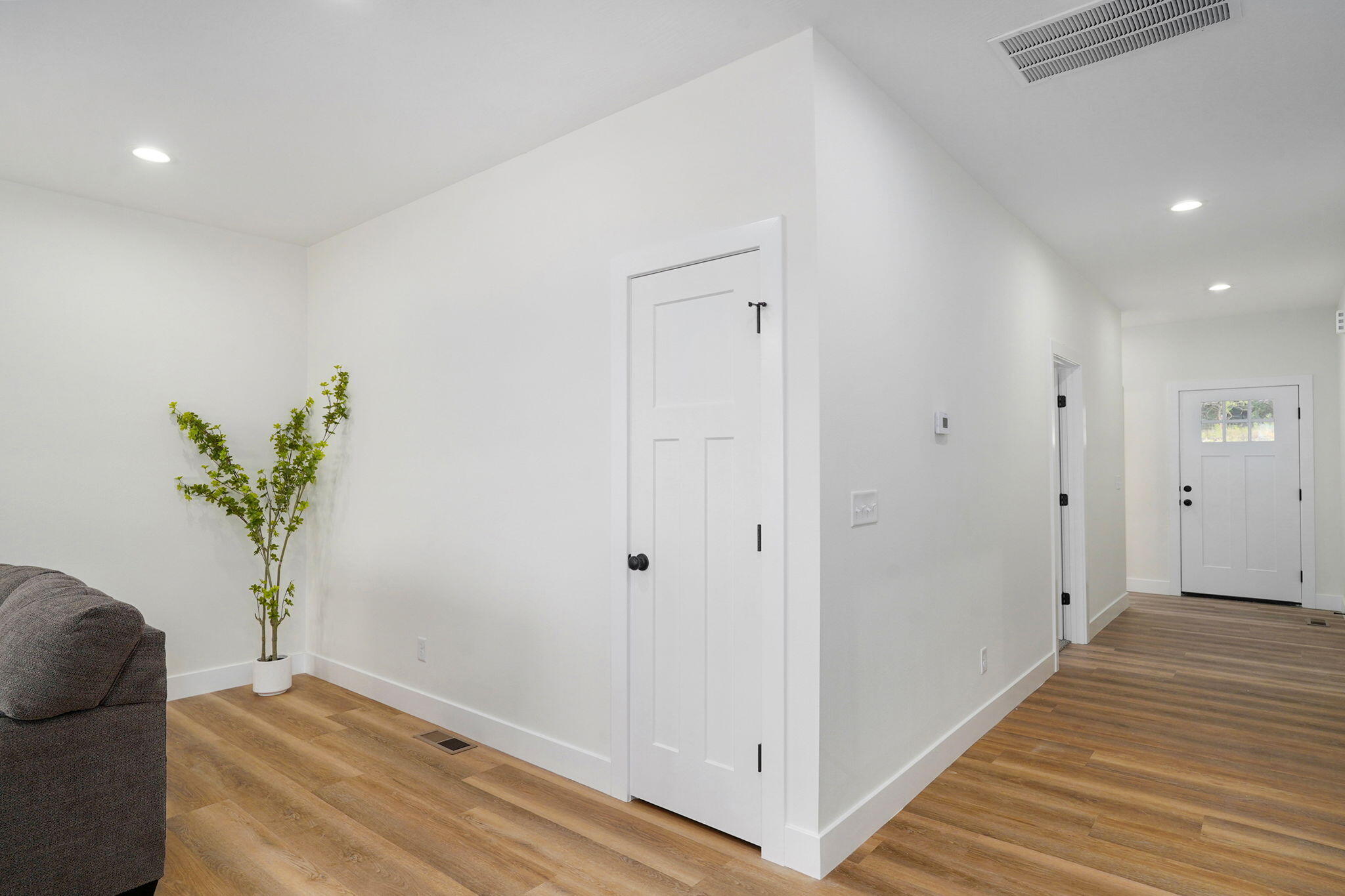 1003 West Jay Street Property Photo 5