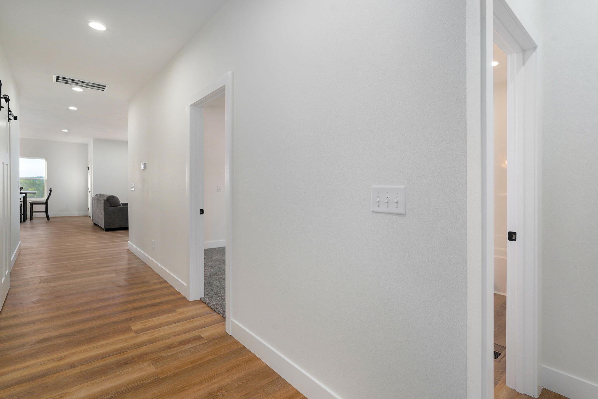 1003 West Jay Street Property Photo 6