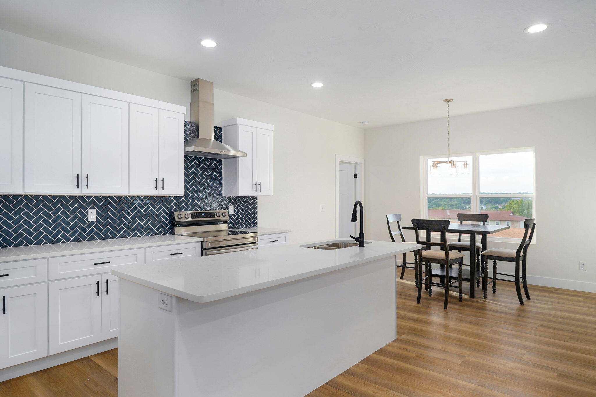 1003 West Jay Street Property Photo 11