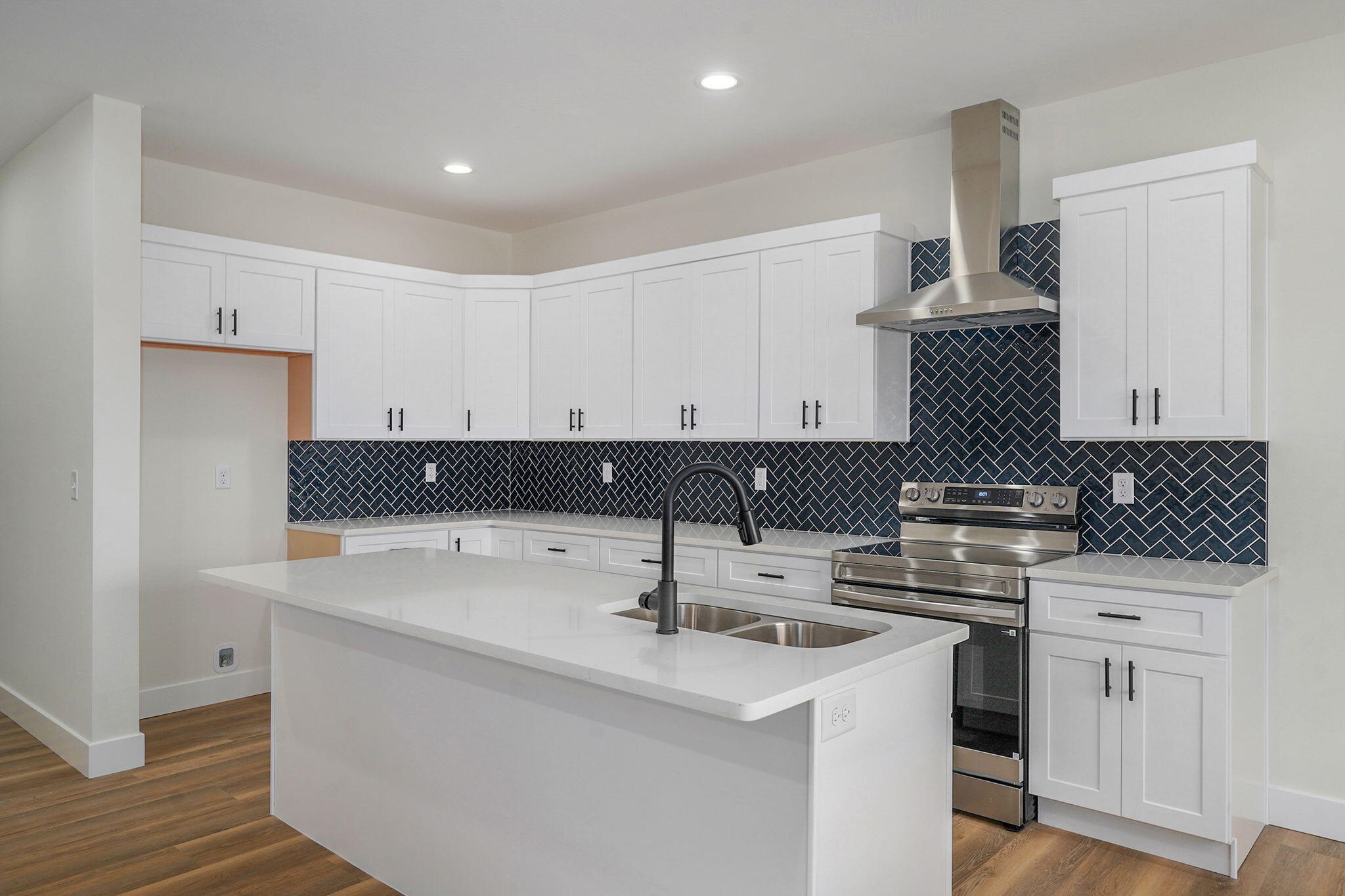 1003 West Jay Street Property Photo 12