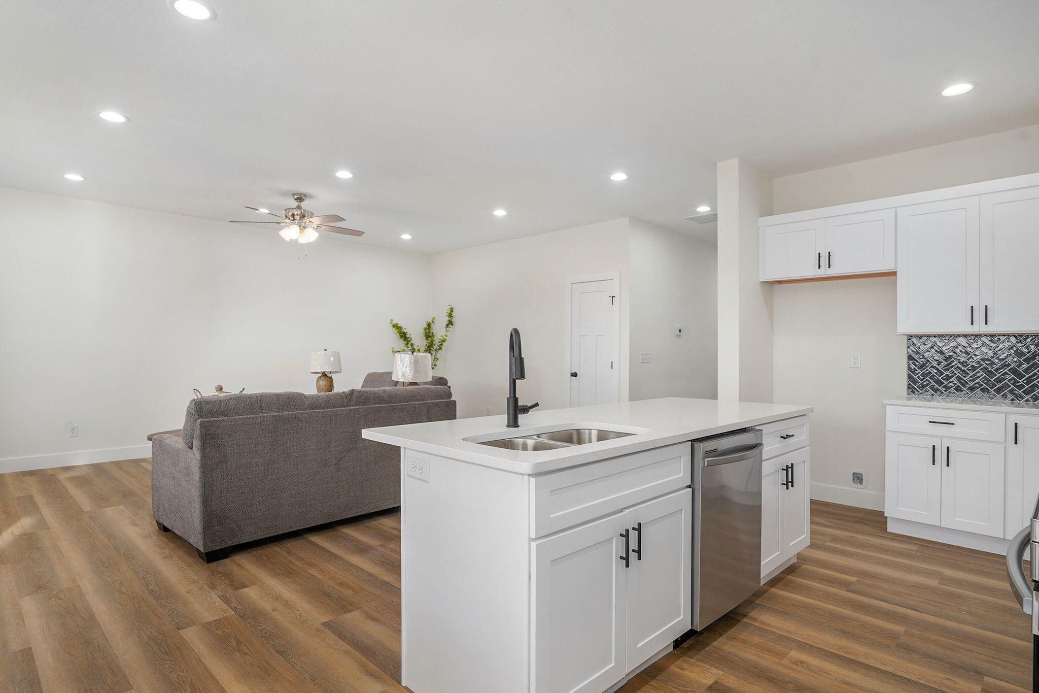 1003 West Jay Street Property Photo 15