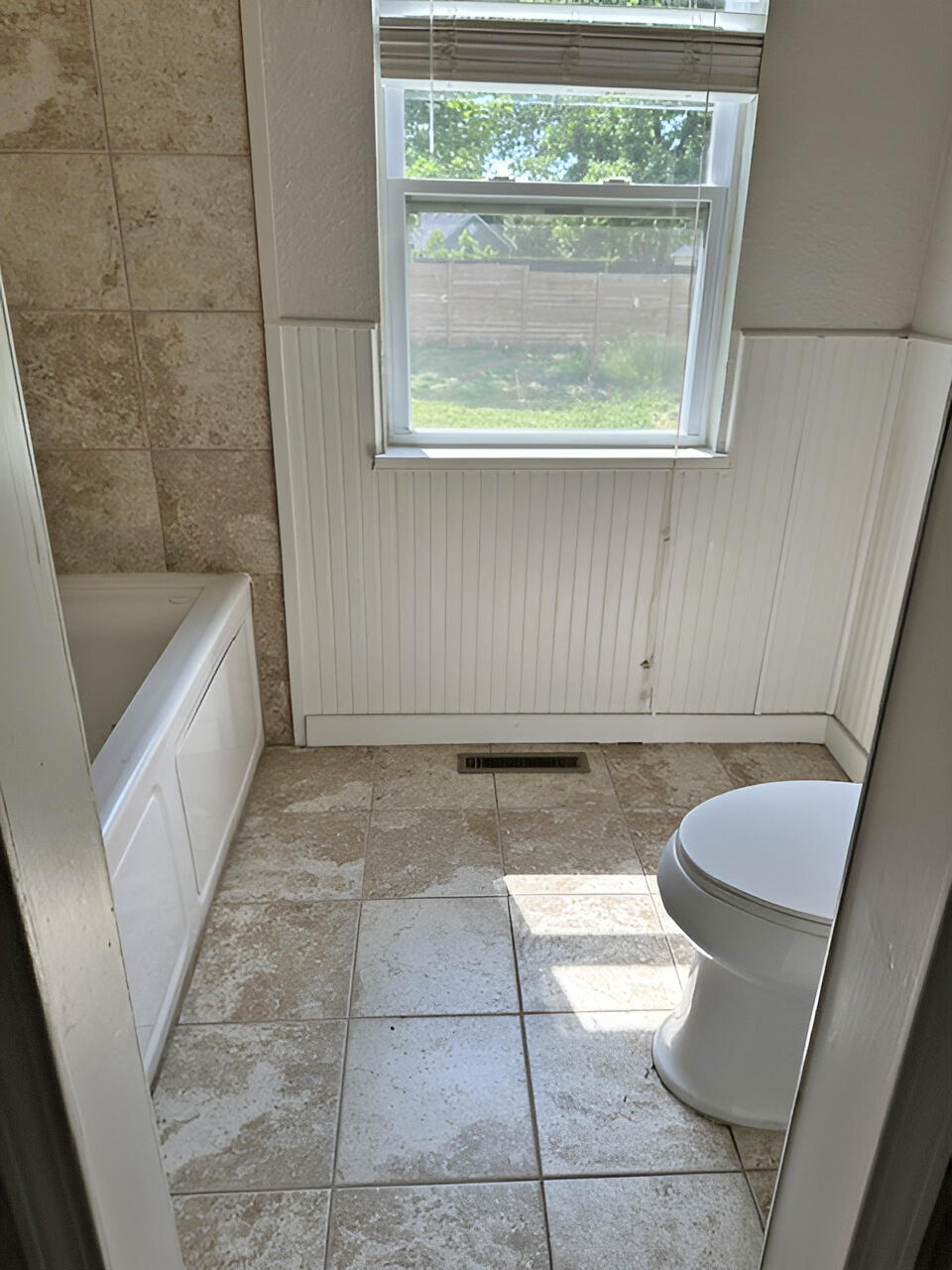 703 North 6th Avenue Property Photo 3