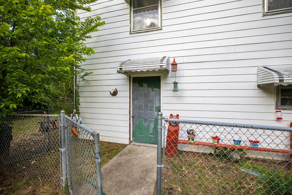 230 East Silver Creek Road Property Photo 12