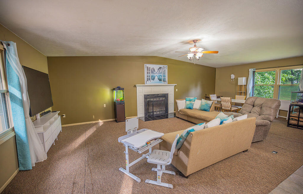 230 East Silver Creek Road Property Photo 40