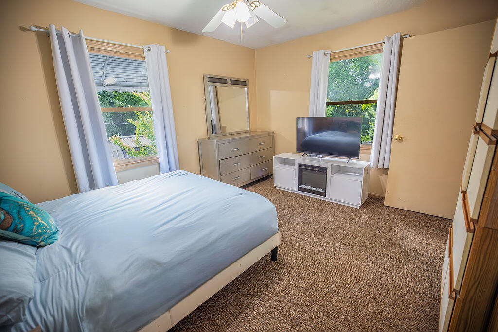 230 East Silver Creek Road Property Photo 44