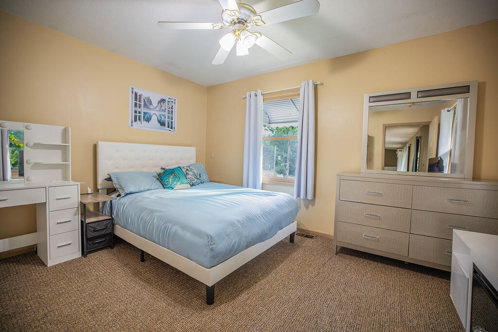 230 East Silver Creek Road Property Photo 45