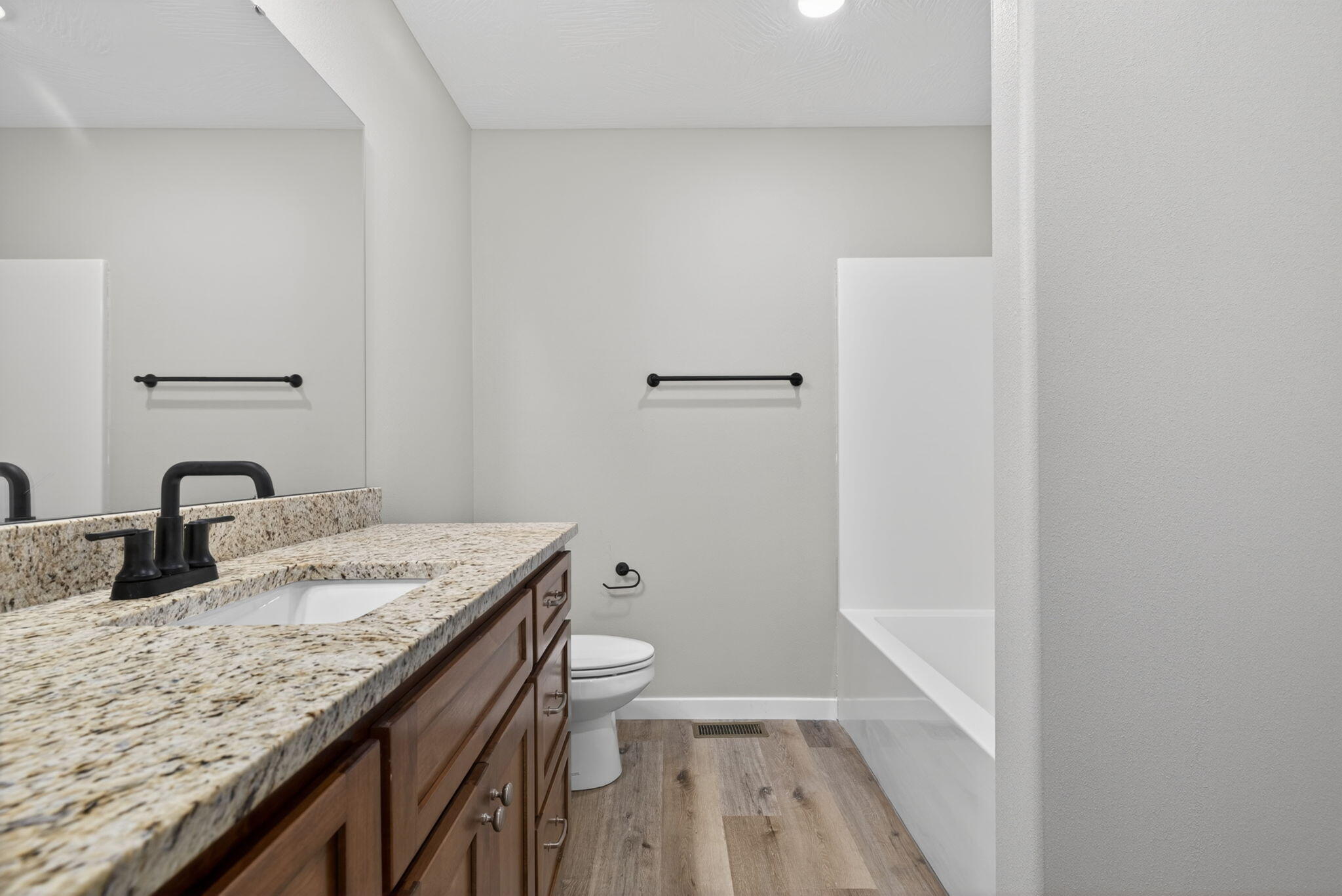 420 Beavertail Road Property Photo 23