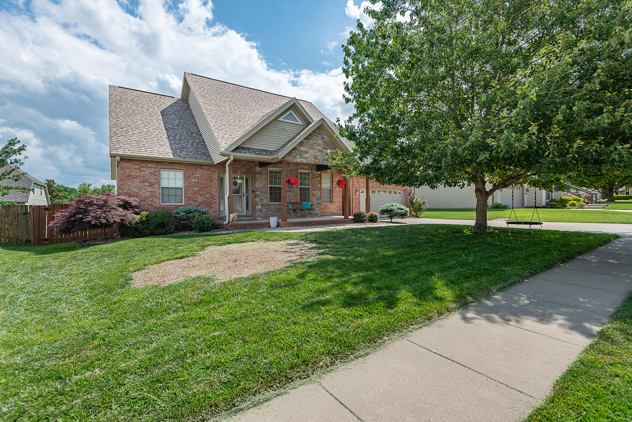 1006 East Cobblestone Drive Property Photo 1