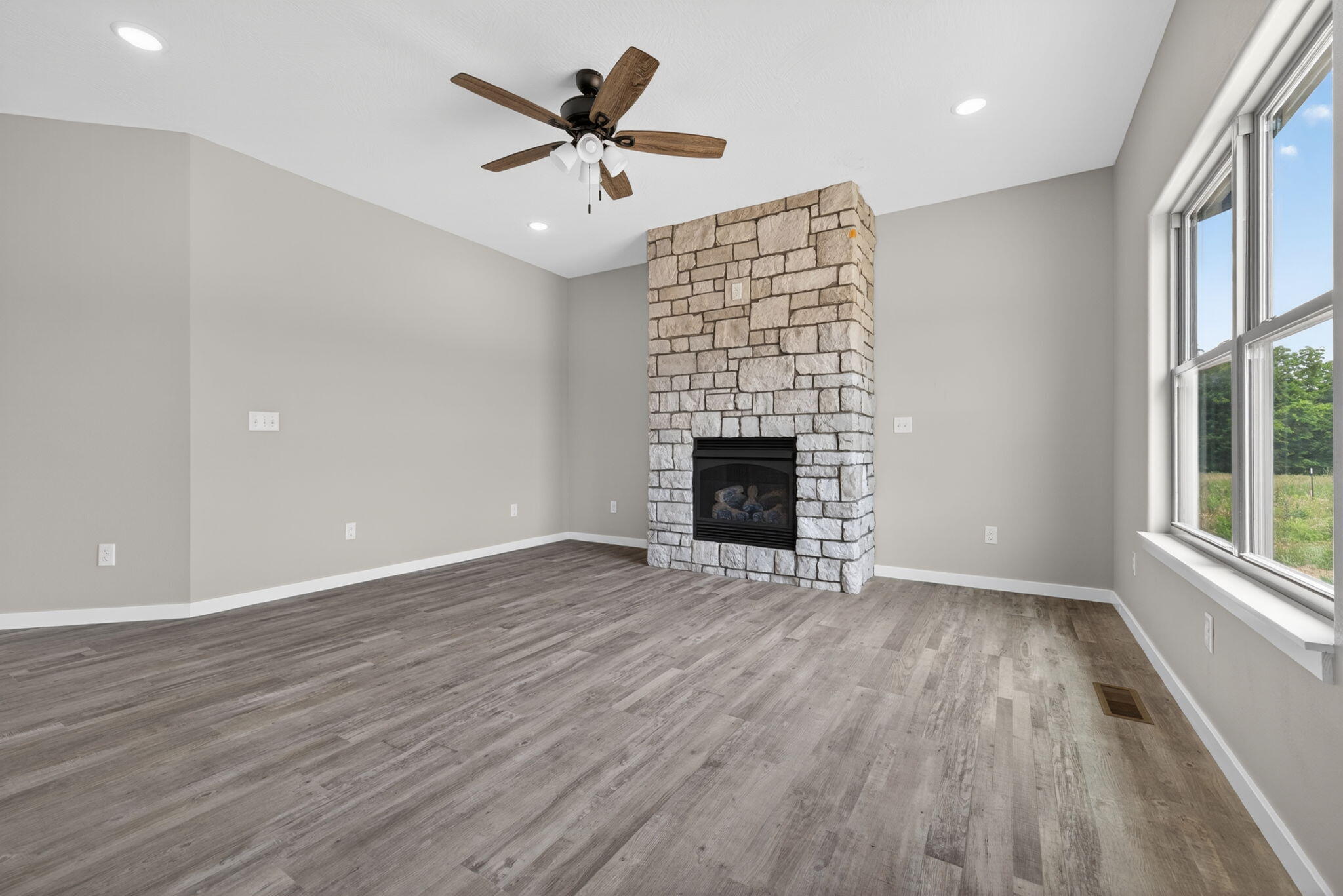 422 Beavertail Road Property Photo 14