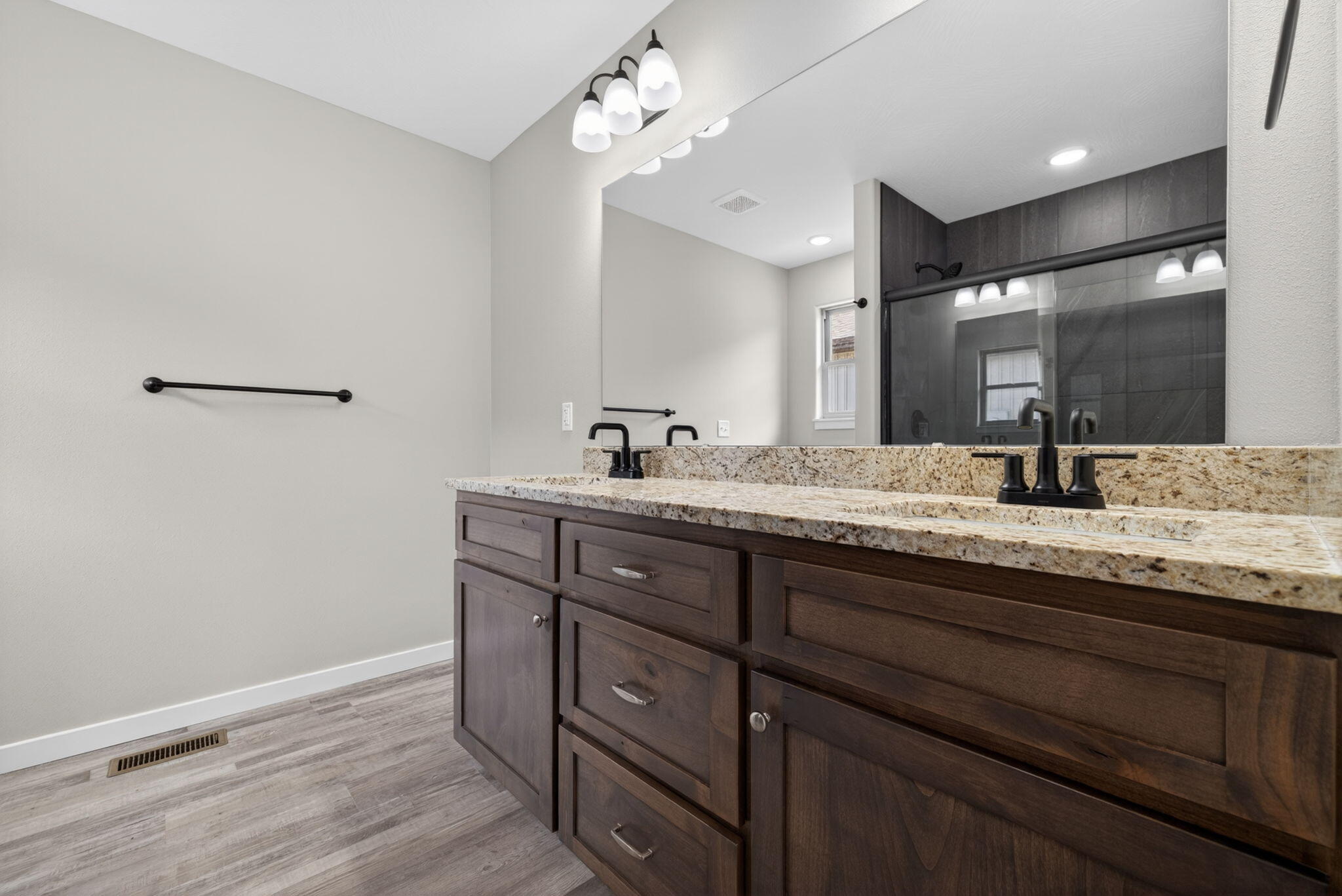 422 Beavertail Road Property Photo 23