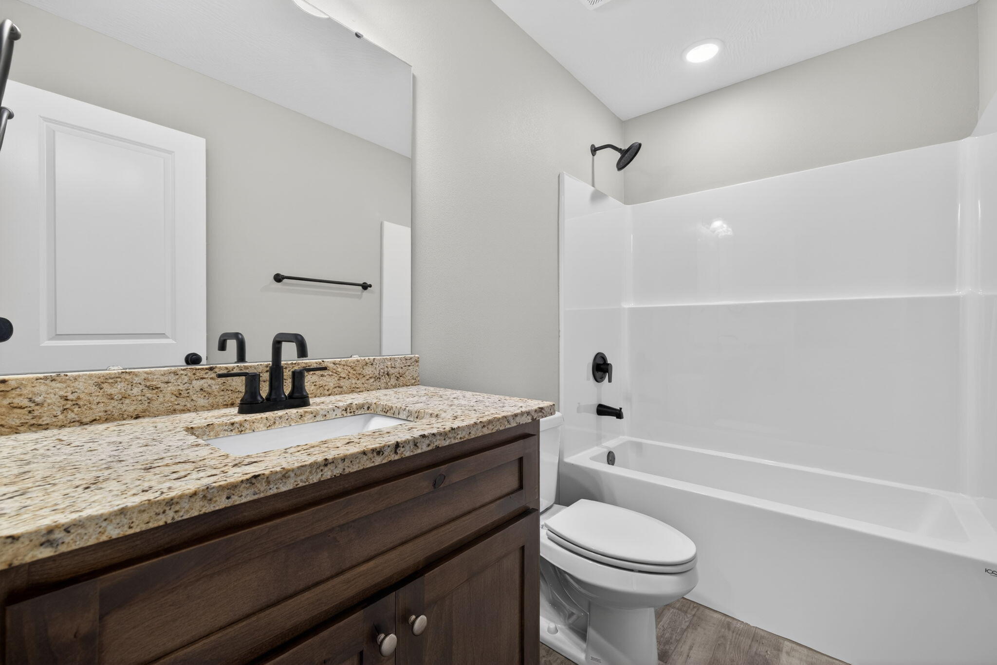 422 Beavertail Road Property Photo 28