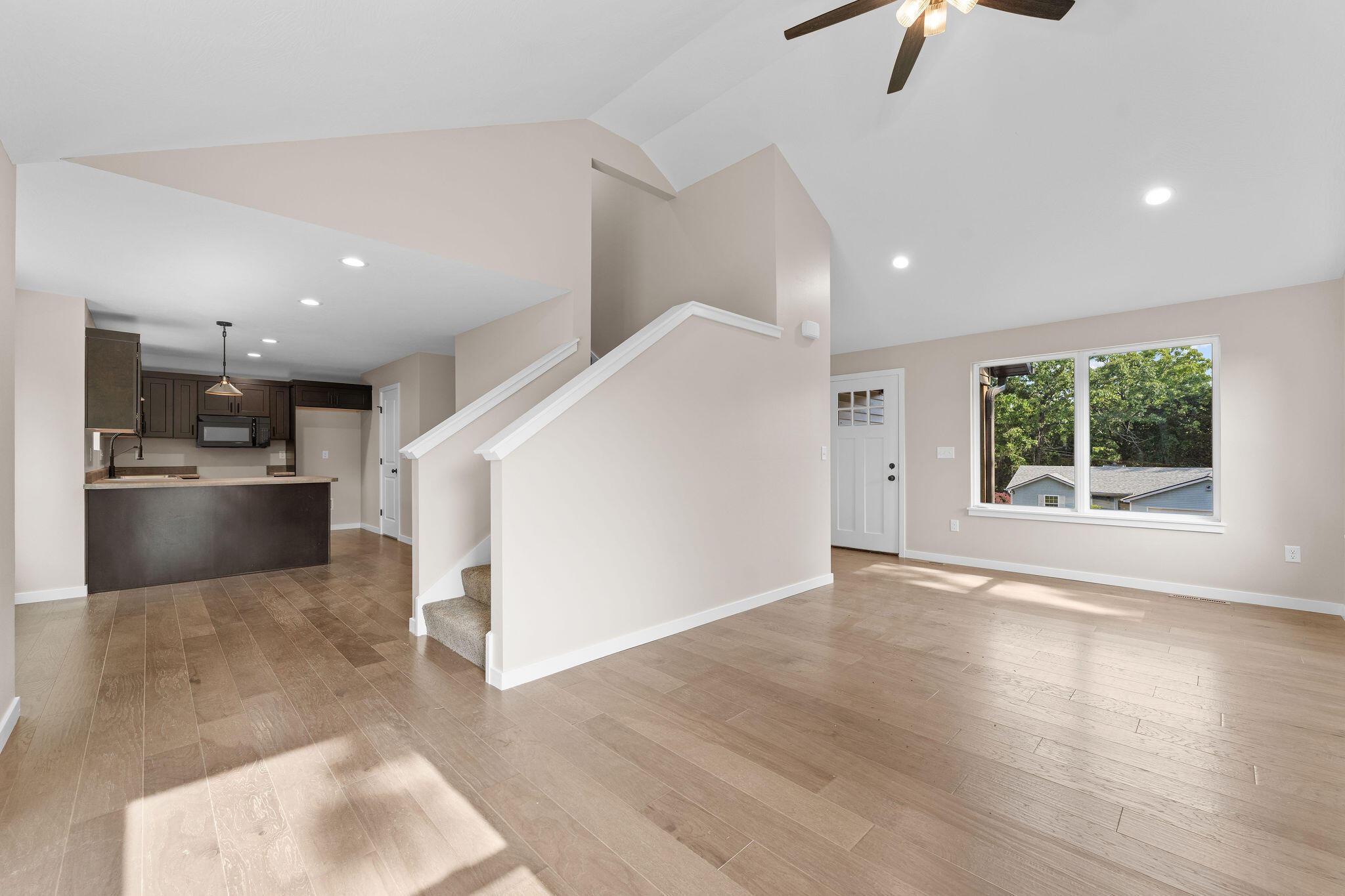 202 Eric Drive Property Photo 3